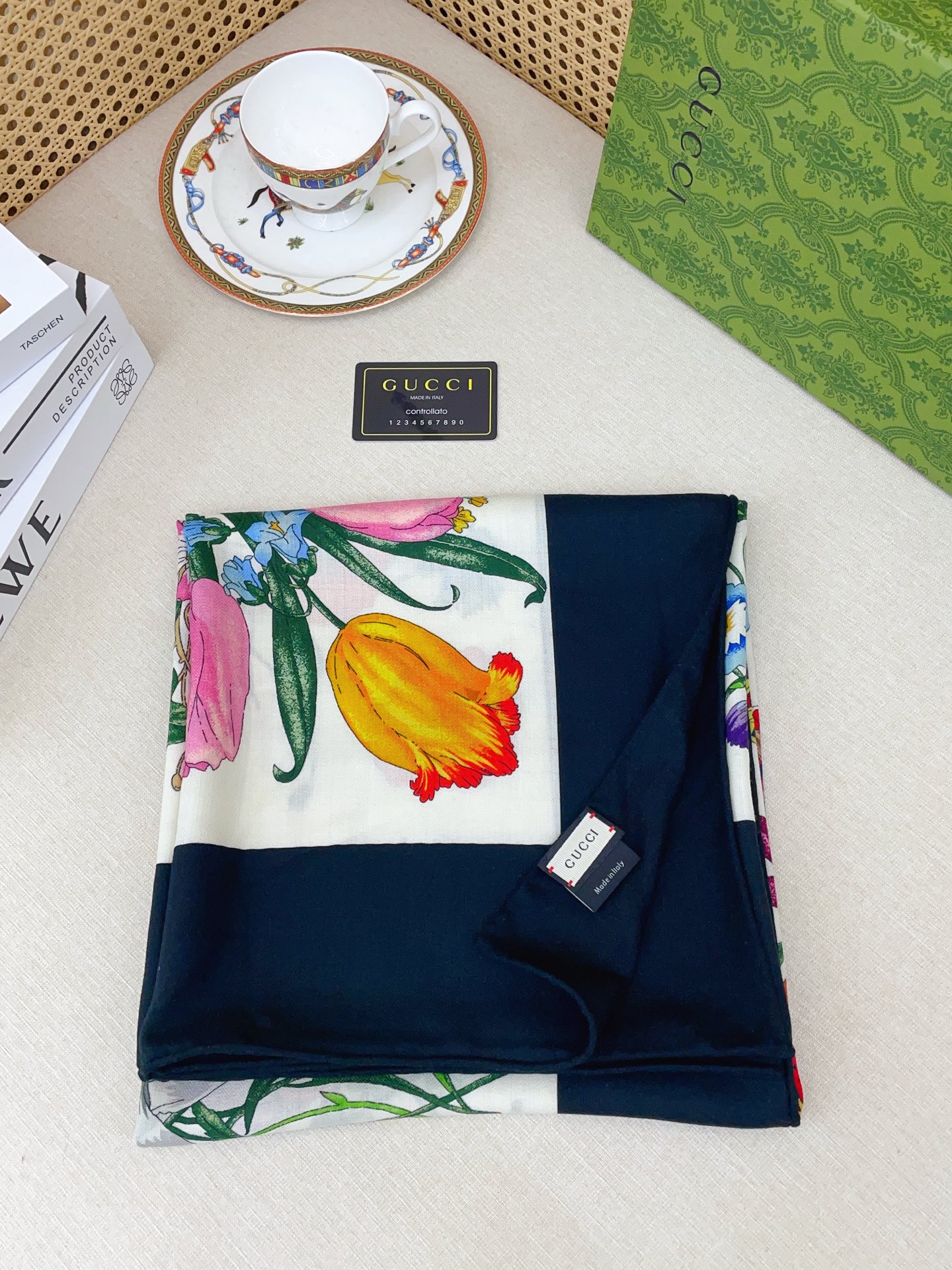 ✨✨【双面同色 丝毛款】大G 羊绒方巾‼️抢‼️VIP推荐 ‼️👍下手一定要快【高端 大爱 ‼️纯羊绒 