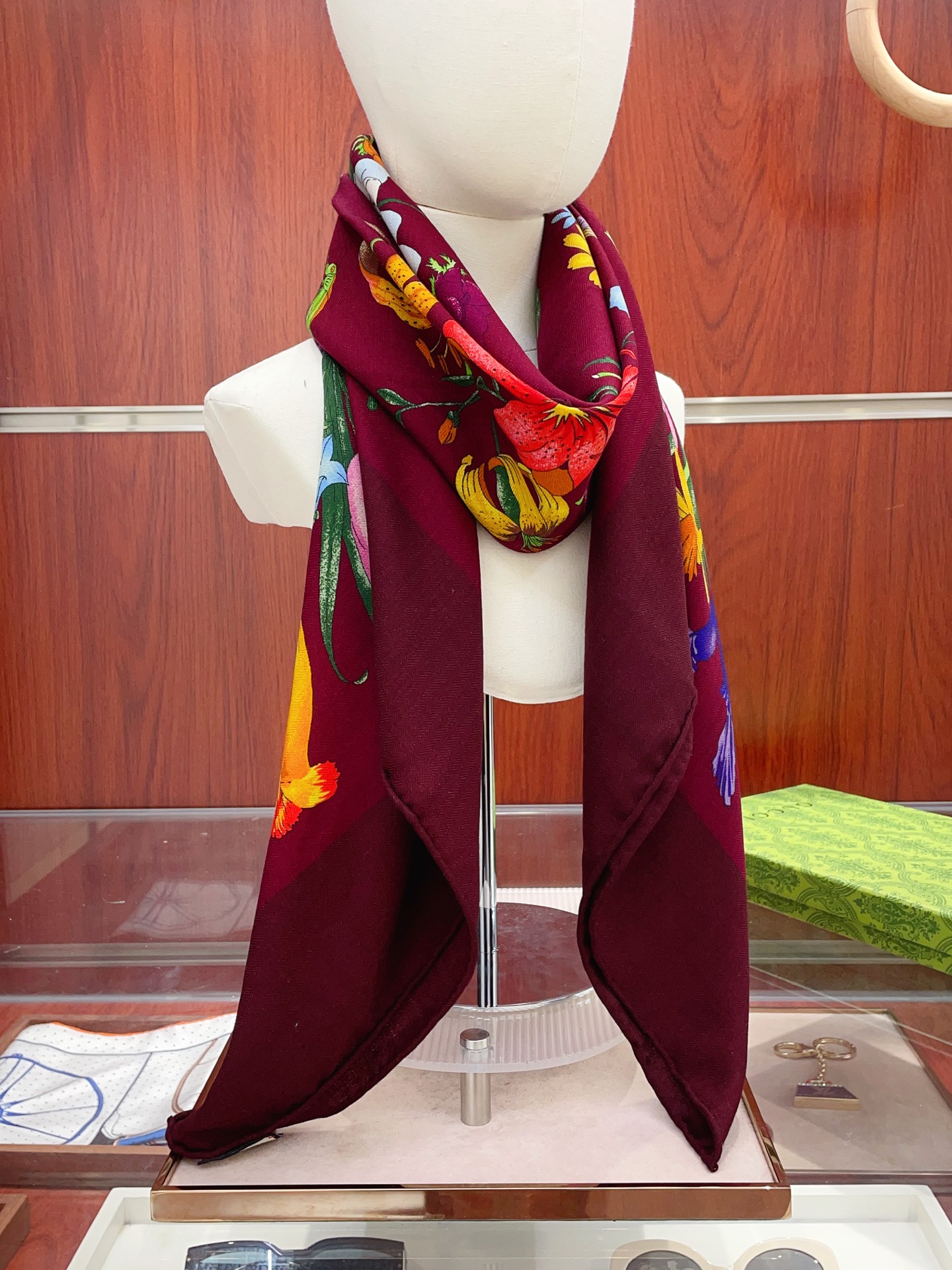 ✨✨【双面同色 丝毛款】大G 羊绒方巾‼️抢‼️VIP推荐 ‼️👍下手一定要快【高端 大爱 ‼️纯羊绒 