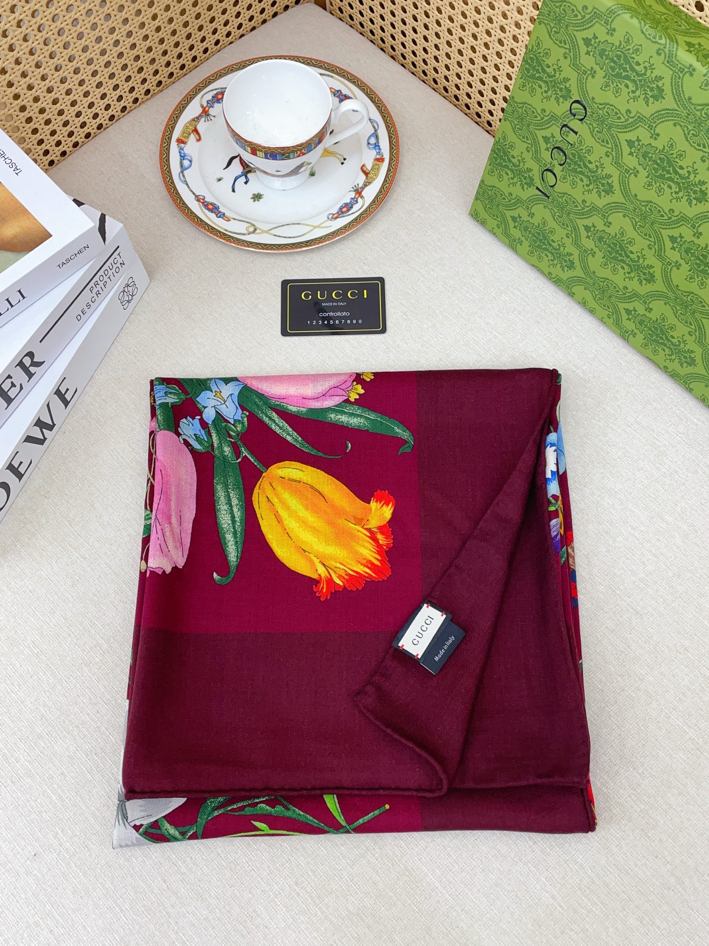 ✨✨【双面同色 丝毛款】大G 羊绒方巾‼️抢‼️VIP推荐 ‼️👍下手一定要快【高端 大爱 ‼️纯羊绒 