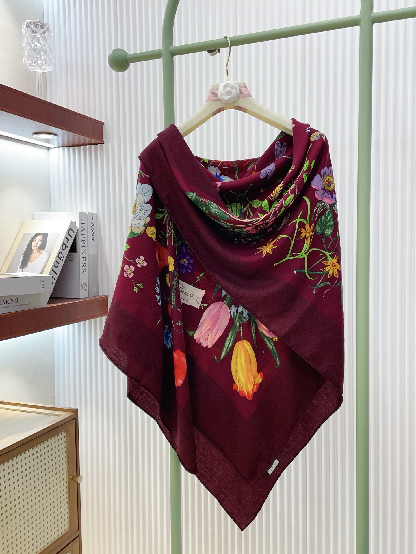 ✨✨【双面同色 丝毛款】大G 羊绒方巾‼️抢‼️VIP推荐 ‼️👍下手一定要快【高端 大爱 ‼️纯羊绒 