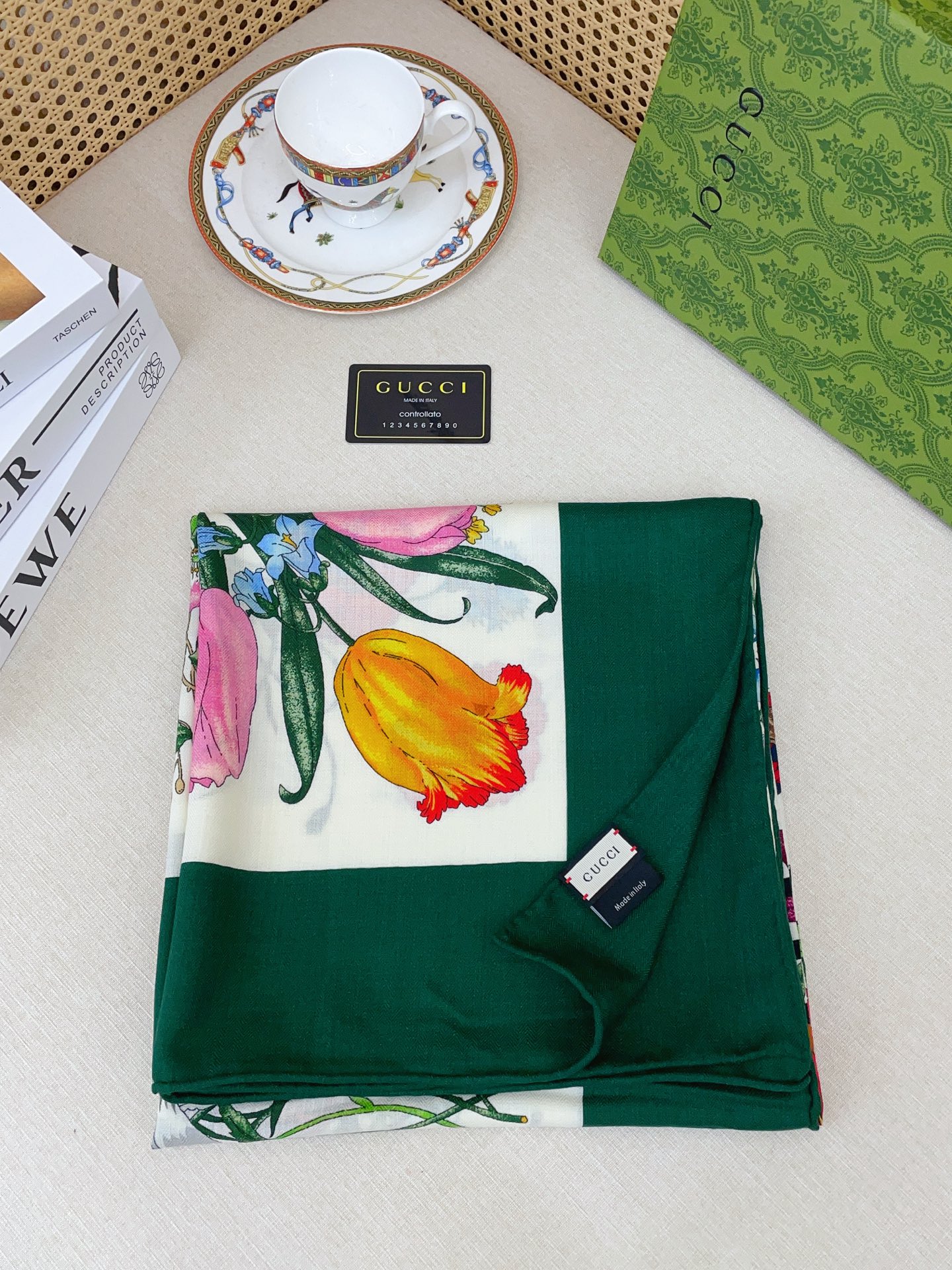 ✨✨【双面同色 丝毛款】大G 羊绒方巾‼️抢‼️VIP推荐 ‼️👍下手一定要快【高端 大爱 ‼️纯羊绒 