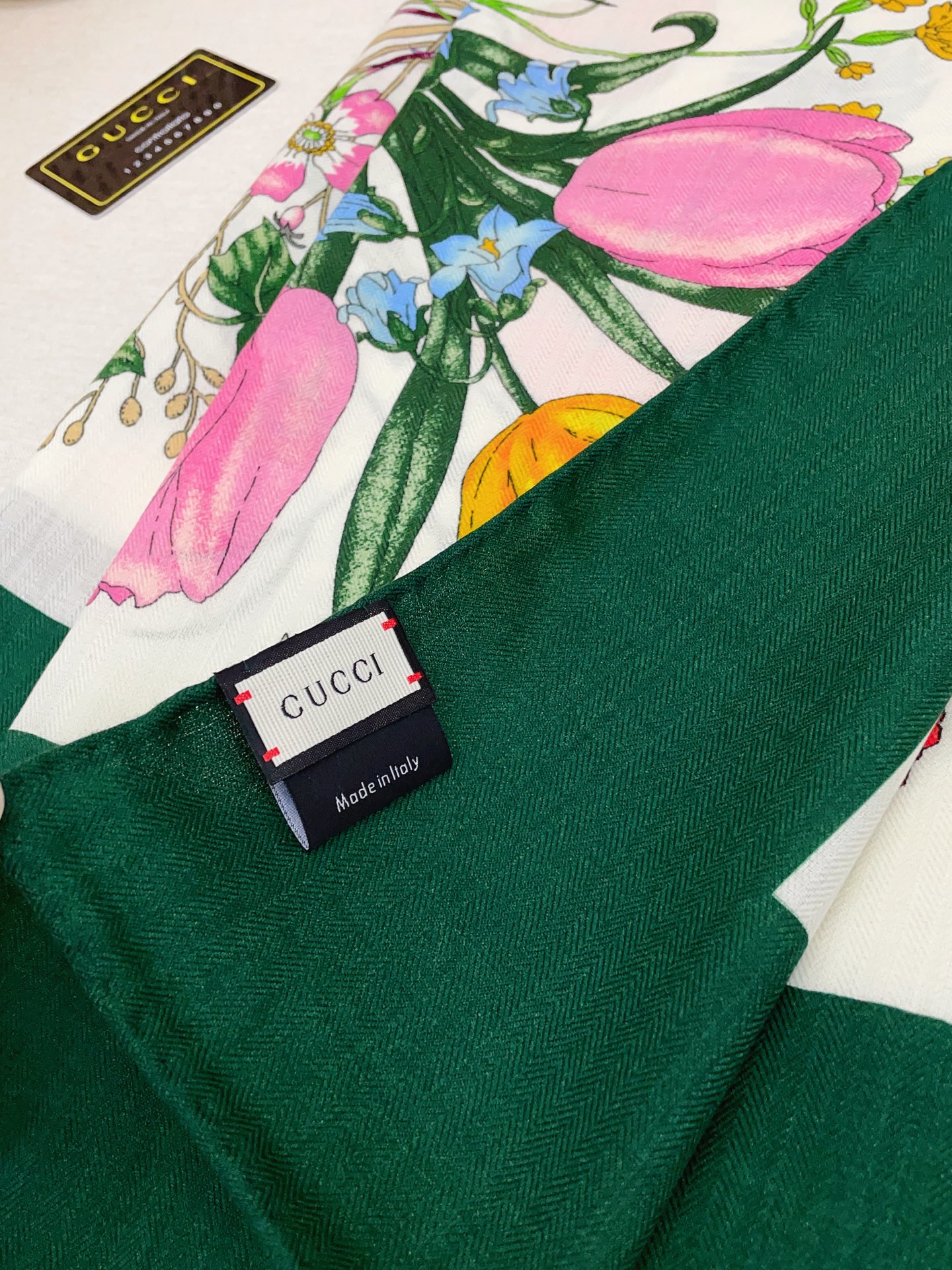 ✨✨【双面同色 丝毛款】大G 羊绒方巾‼️抢‼️VIP推荐 ‼️👍下手一定要快【高端 大爱 ‼️纯羊绒 