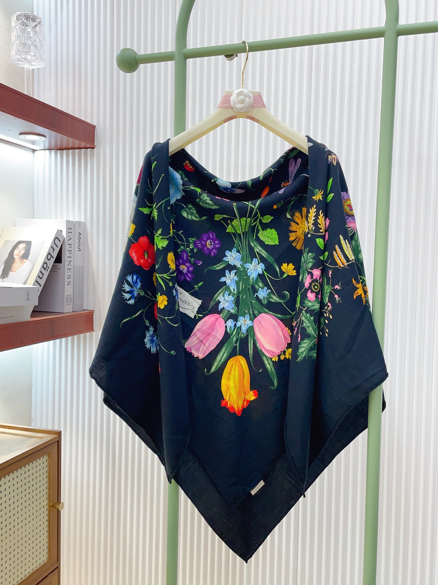 ✨✨【双面同色 丝毛款】大G 羊绒方巾‼️抢‼️VIP推荐 ‼️👍下手一定要快【高端 大爱 ‼️纯羊绒 