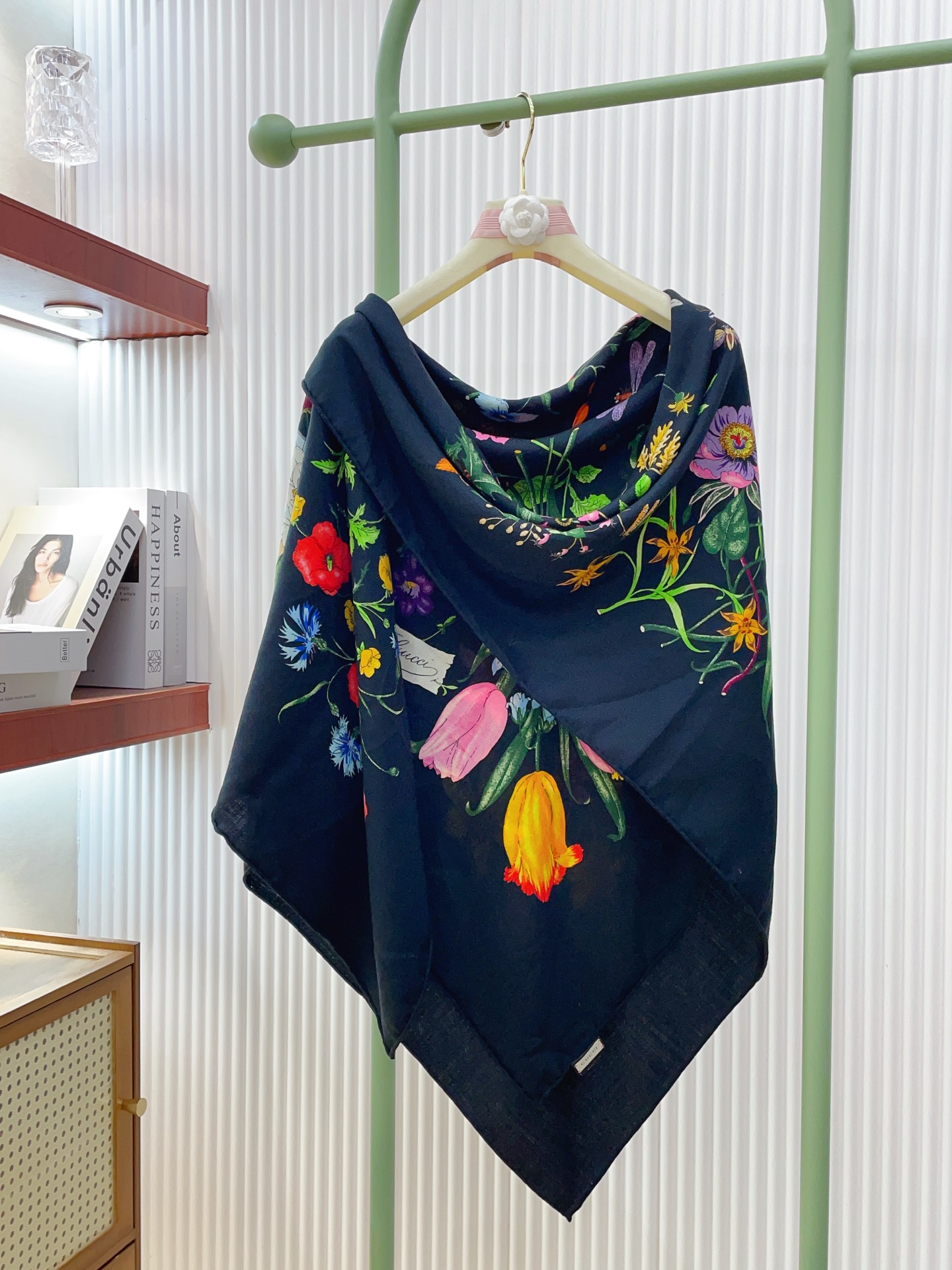 ✨✨【双面同色 丝毛款】大G 羊绒方巾‼️抢‼️VIP推荐 ‼️👍下手一定要快【高端 大爱 ‼️纯羊绒 