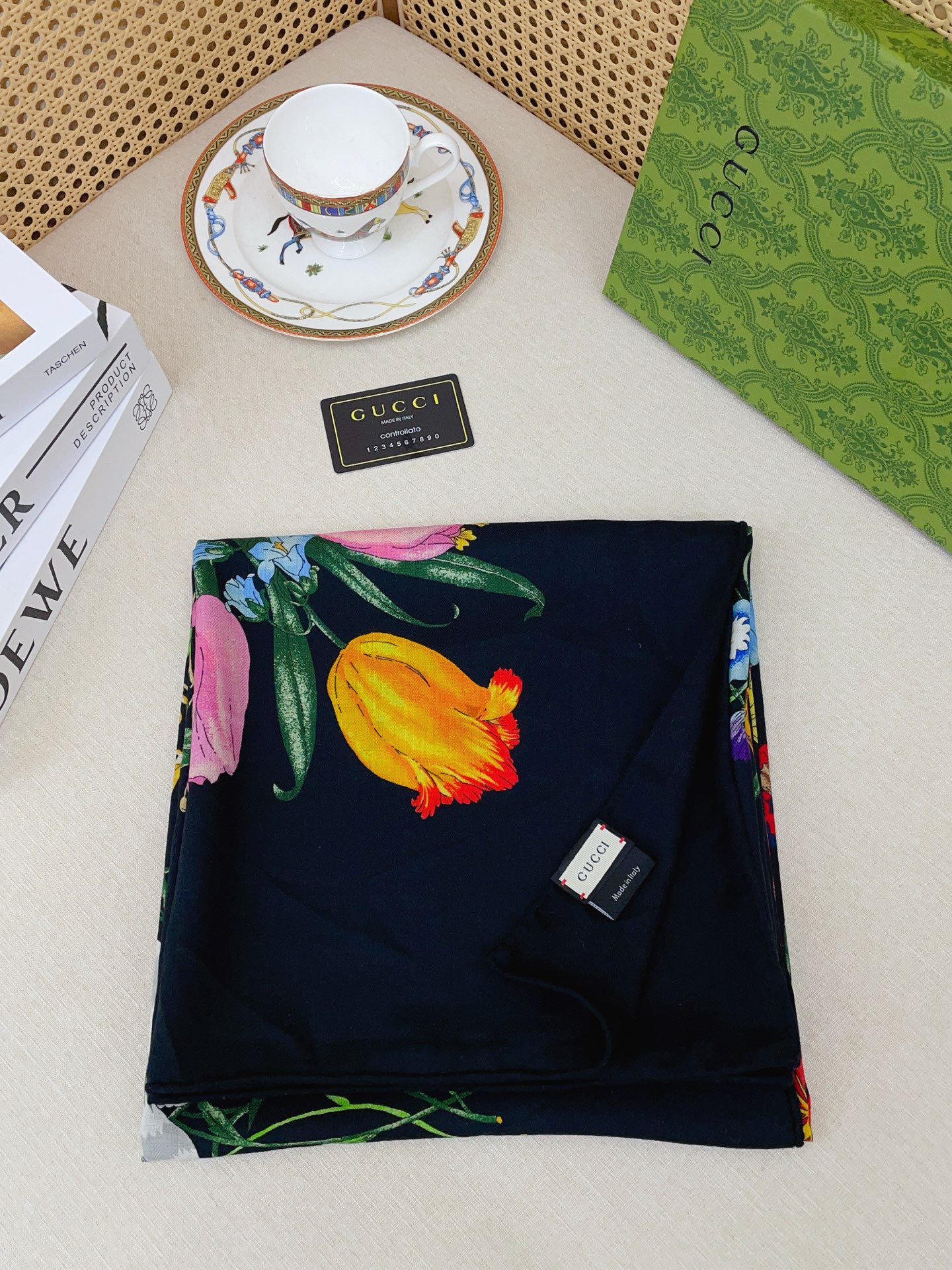 ✨✨【双面同色 丝毛款】大G 羊绒方巾‼️抢‼️VIP推荐 ‼️👍下手一定要快【高端 大爱 ‼️纯羊绒 