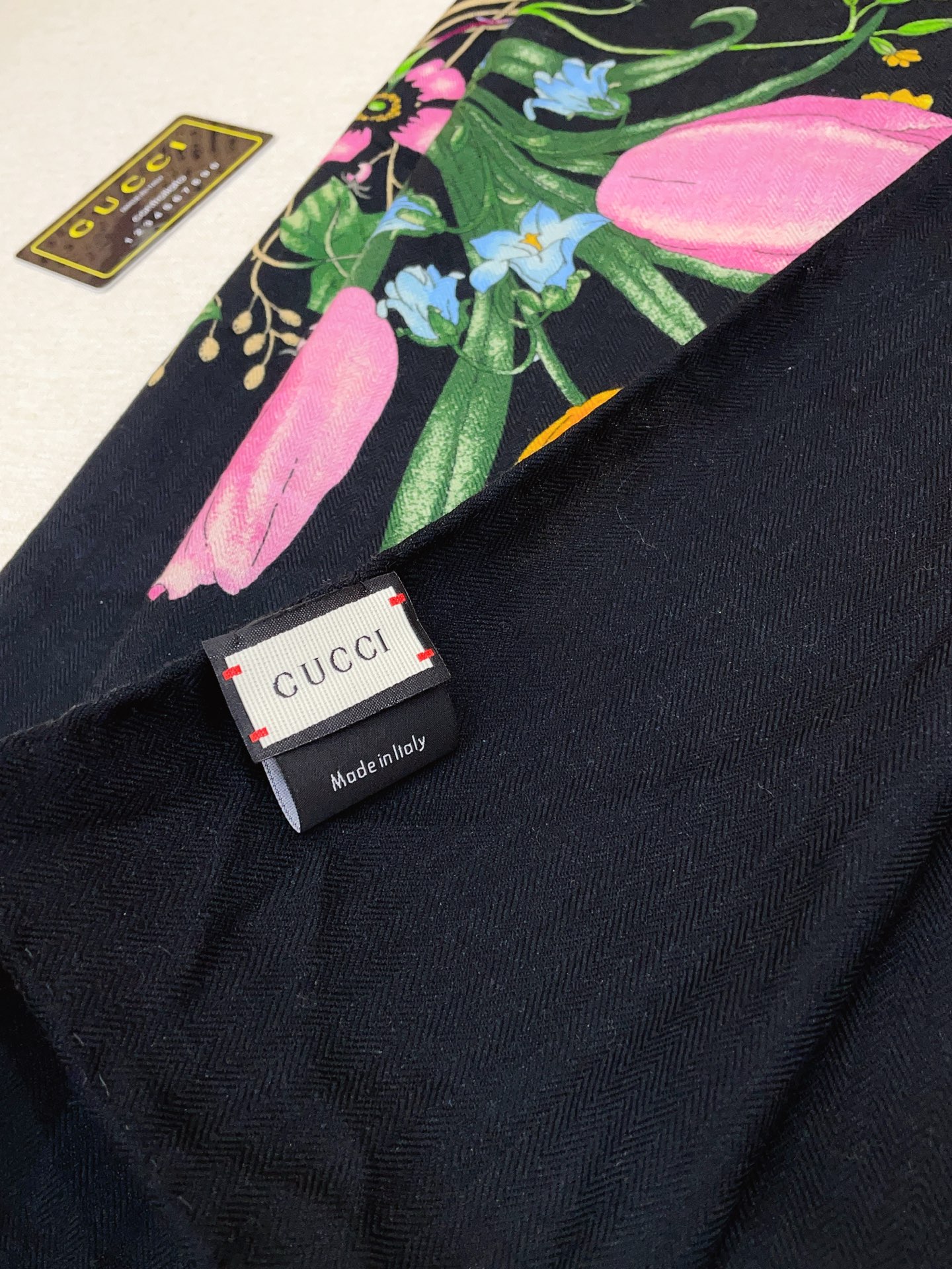 ✨✨【双面同色 丝毛款】大G 羊绒方巾‼️抢‼️VIP推荐 ‼️👍下手一定要快【高端 大爱 ‼️纯羊绒 