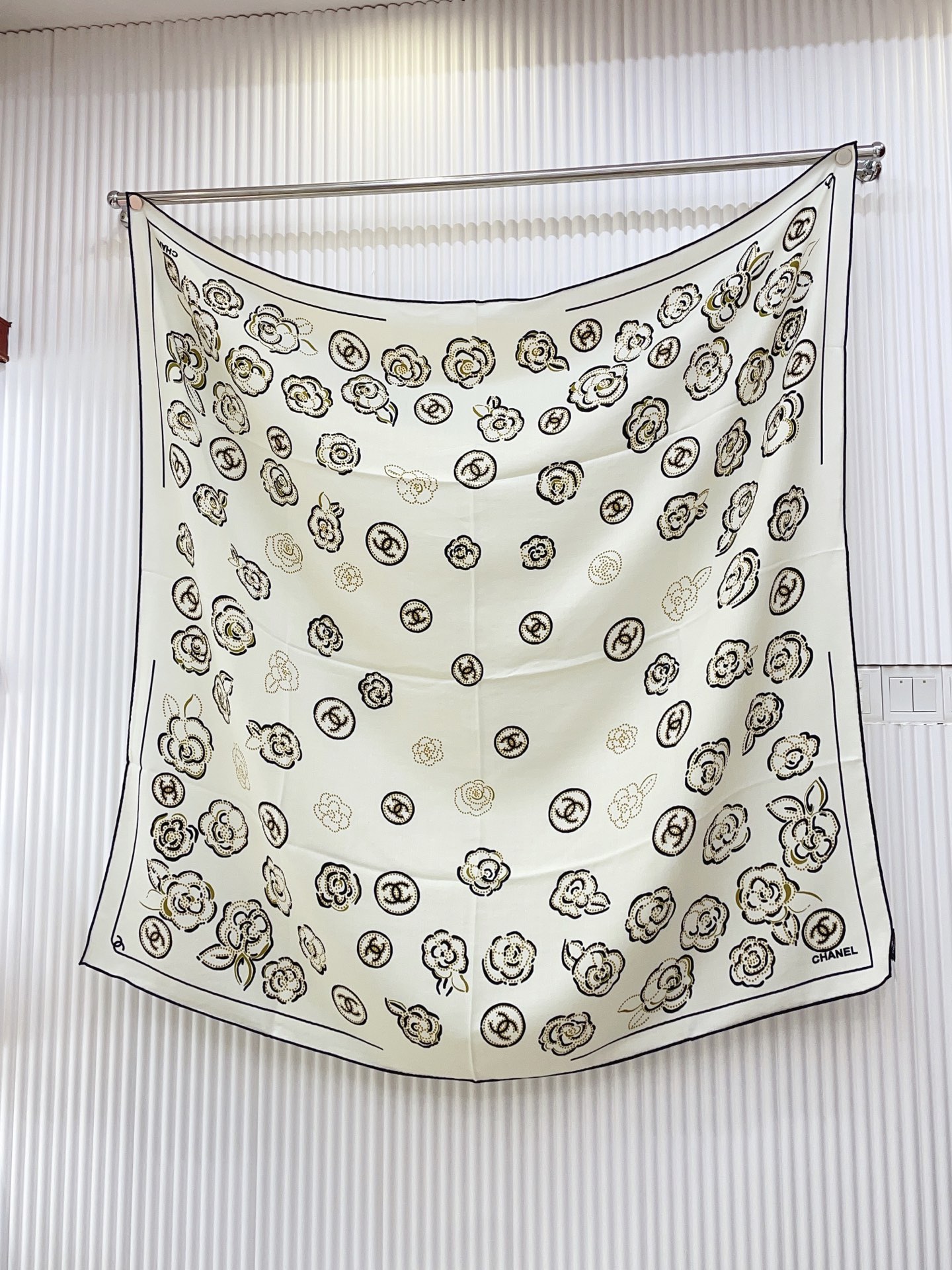 ✨✨【双面同色 丝毛款】小香 羊绒方巾‼️抢‼️VIP推荐 ‼️👍下手一定要快【高端 大爱 ‼️纯羊绒 