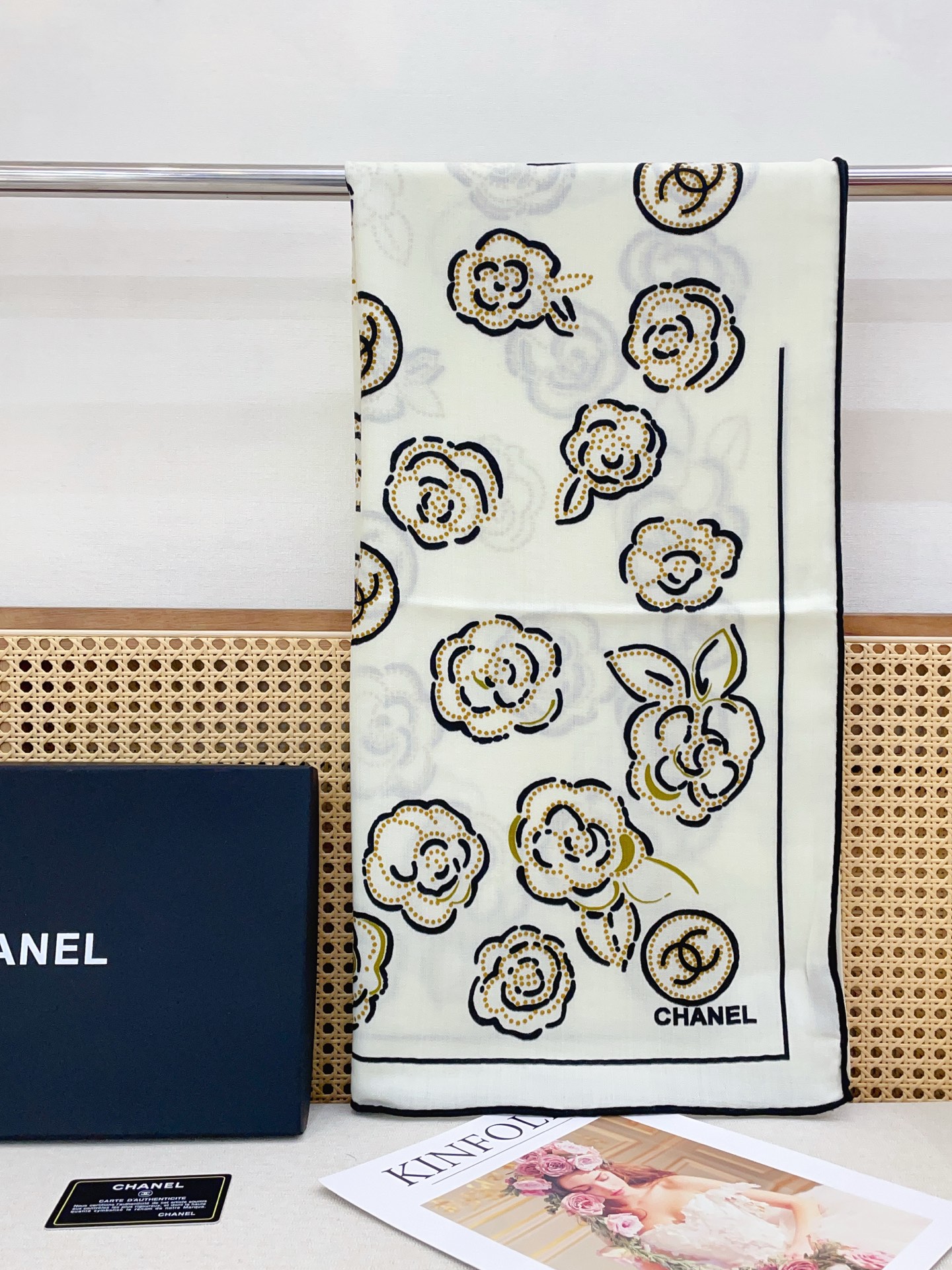 ✨✨【双面同色 丝毛款】小香 羊绒方巾‼️抢‼️VIP推荐 ‼️👍下手一定要快【高端 大爱 ‼️纯羊绒 