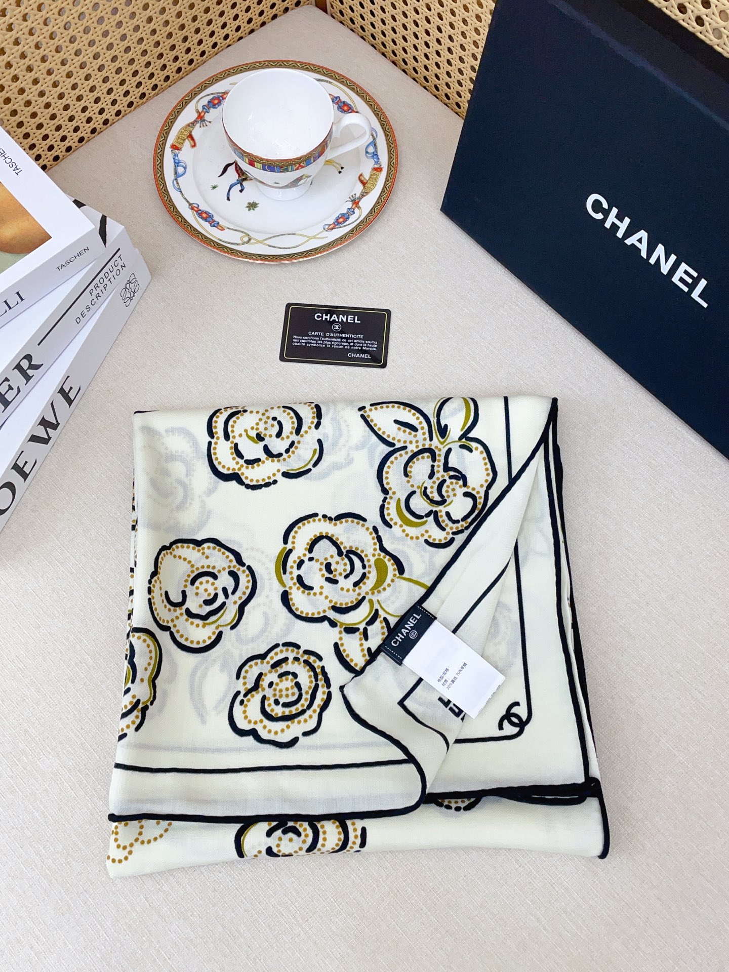 ✨✨【双面同色 丝毛款】小香 羊绒方巾‼️抢‼️VIP推荐 ‼️👍下手一定要快【高端 大爱 ‼️纯羊绒 