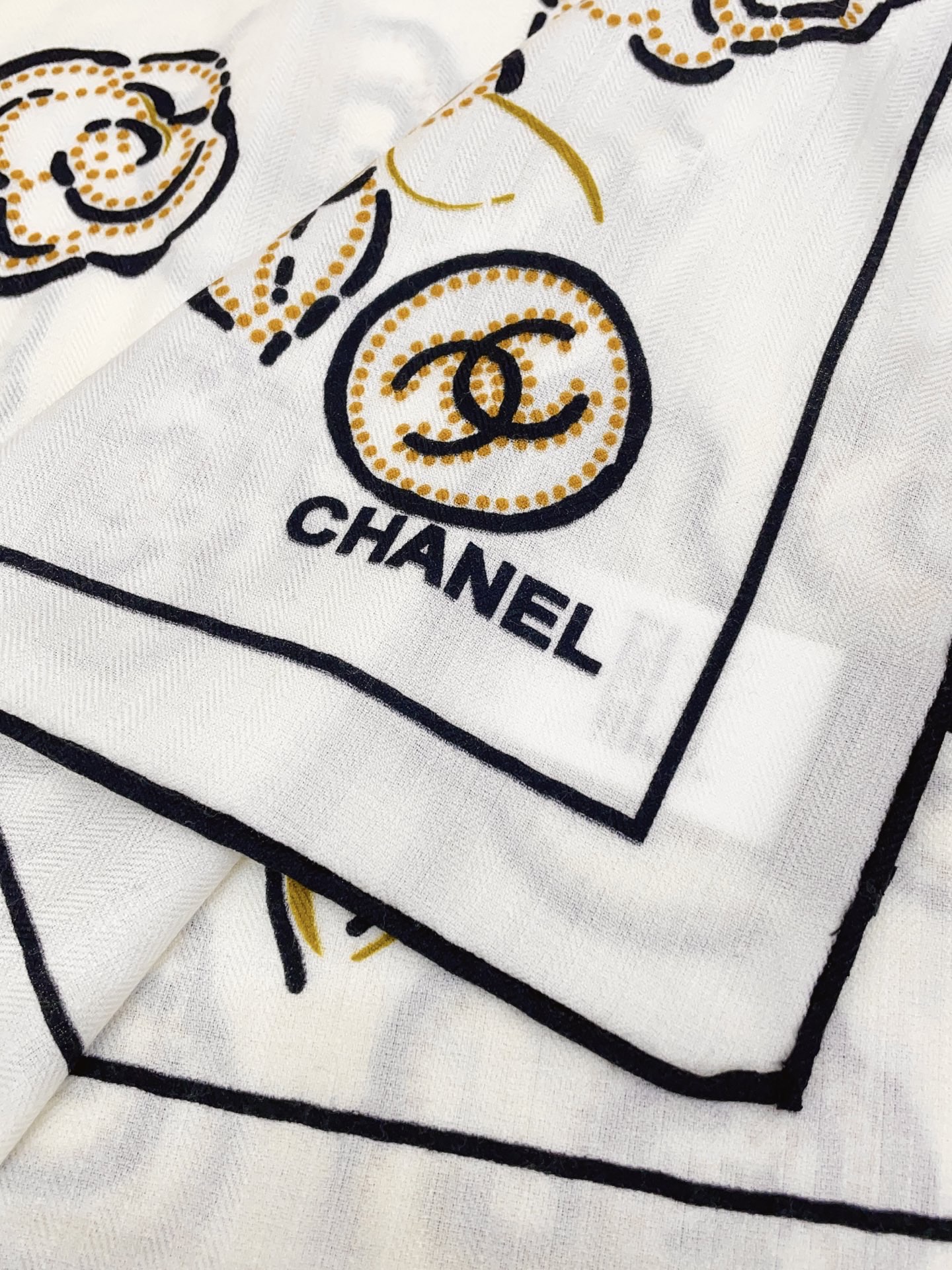 ✨✨【双面同色 丝毛款】小香 羊绒方巾‼️抢‼️VIP推荐 ‼️👍下手一定要快【高端 大爱 ‼️纯羊绒 