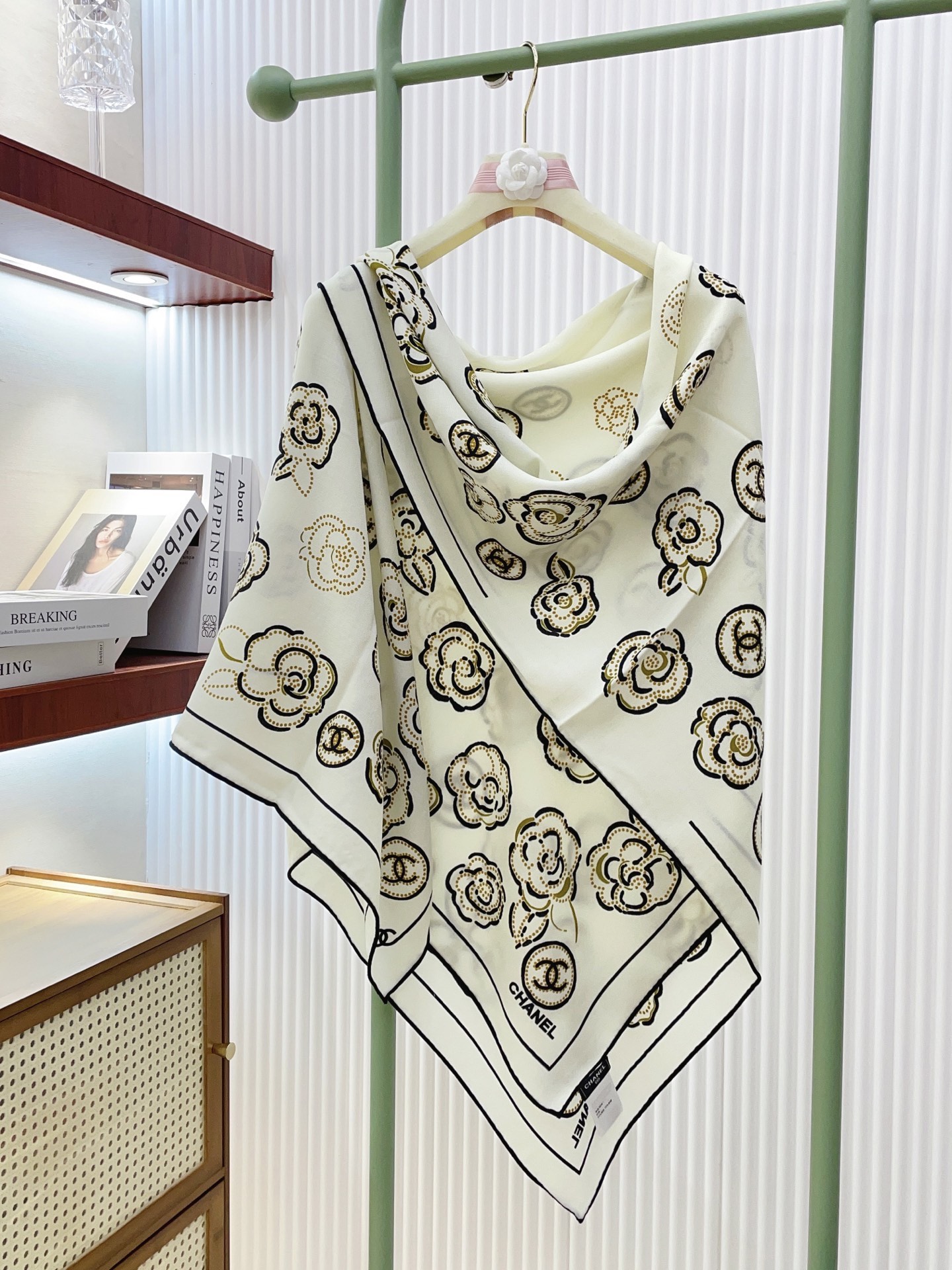 ✨✨【双面同色 丝毛款】小香 羊绒方巾‼️抢‼️VIP推荐 ‼️👍下手一定要快【高端 大爱 ‼️纯羊绒 