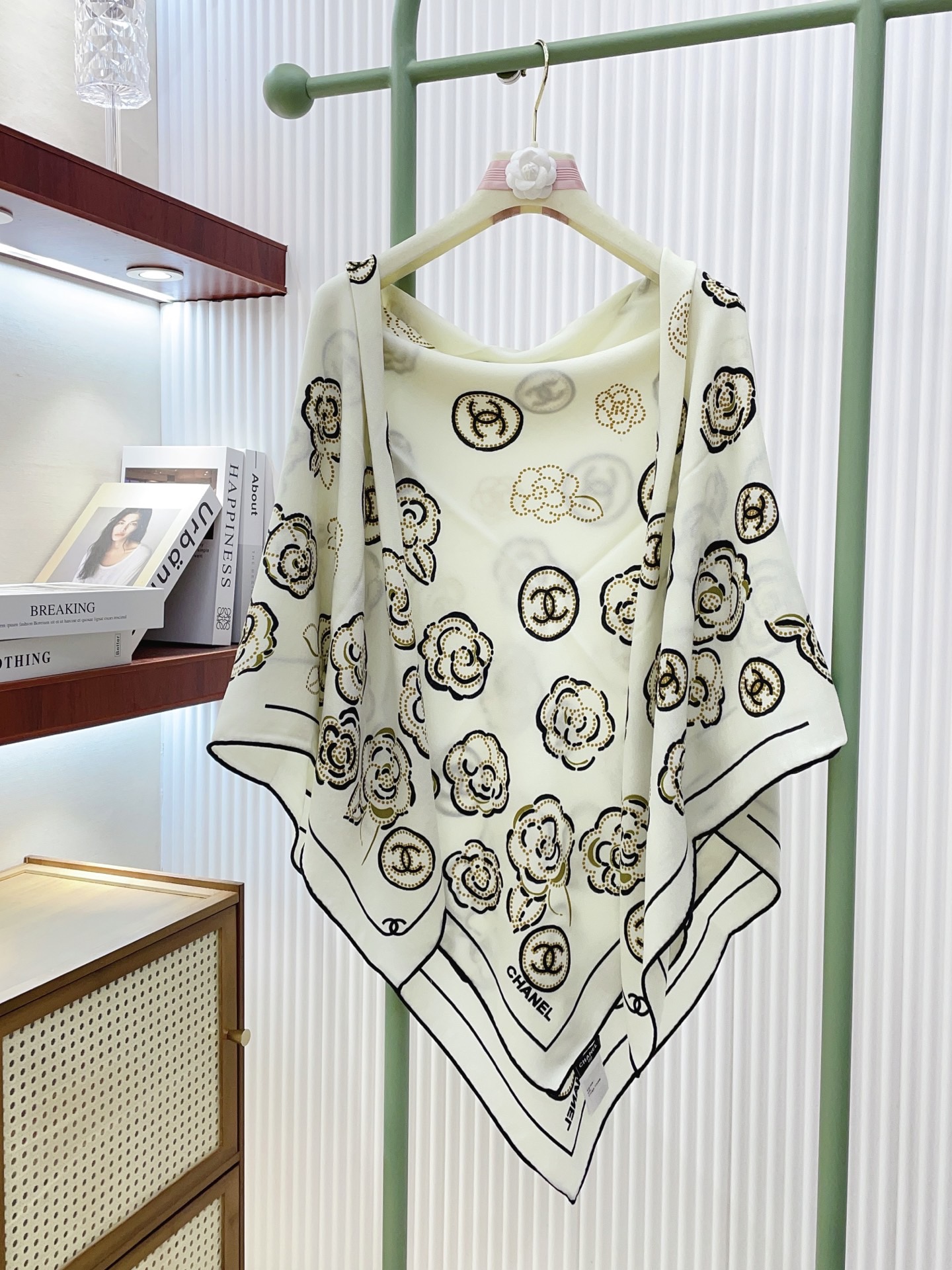 ✨✨【双面同色 丝毛款】小香 羊绒方巾‼️抢‼️VIP推荐 ‼️👍下手一定要快【高端 大爱 ‼️纯羊绒 