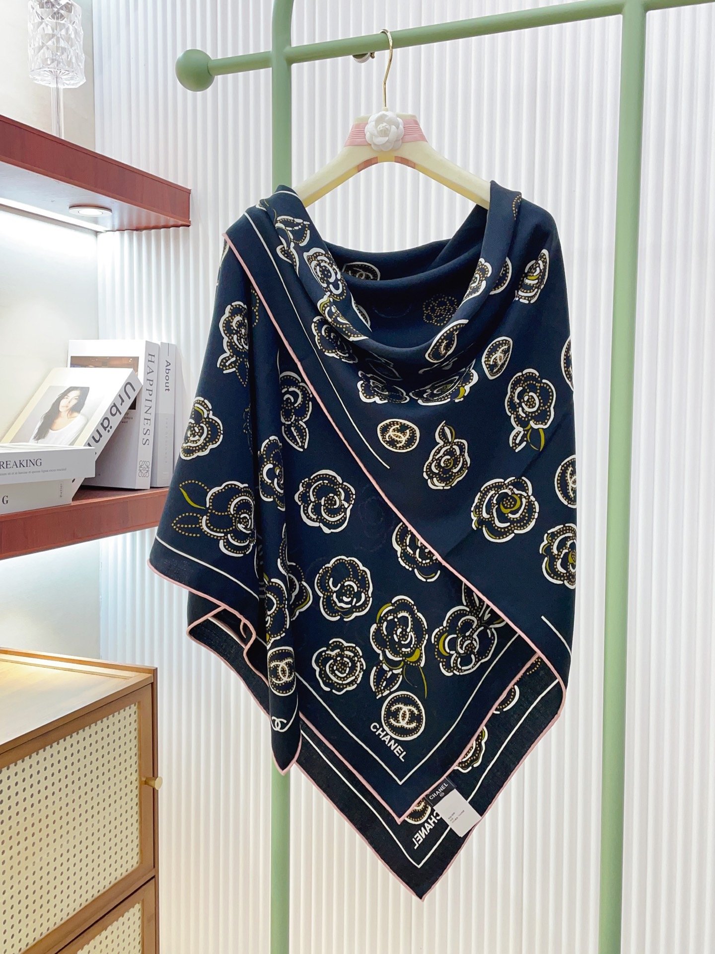 ✨✨【双面同色 丝毛款】小香 羊绒方巾‼️抢‼️VIP推荐 ‼️👍下手一定要快【高端 大爱 ‼️纯羊绒 