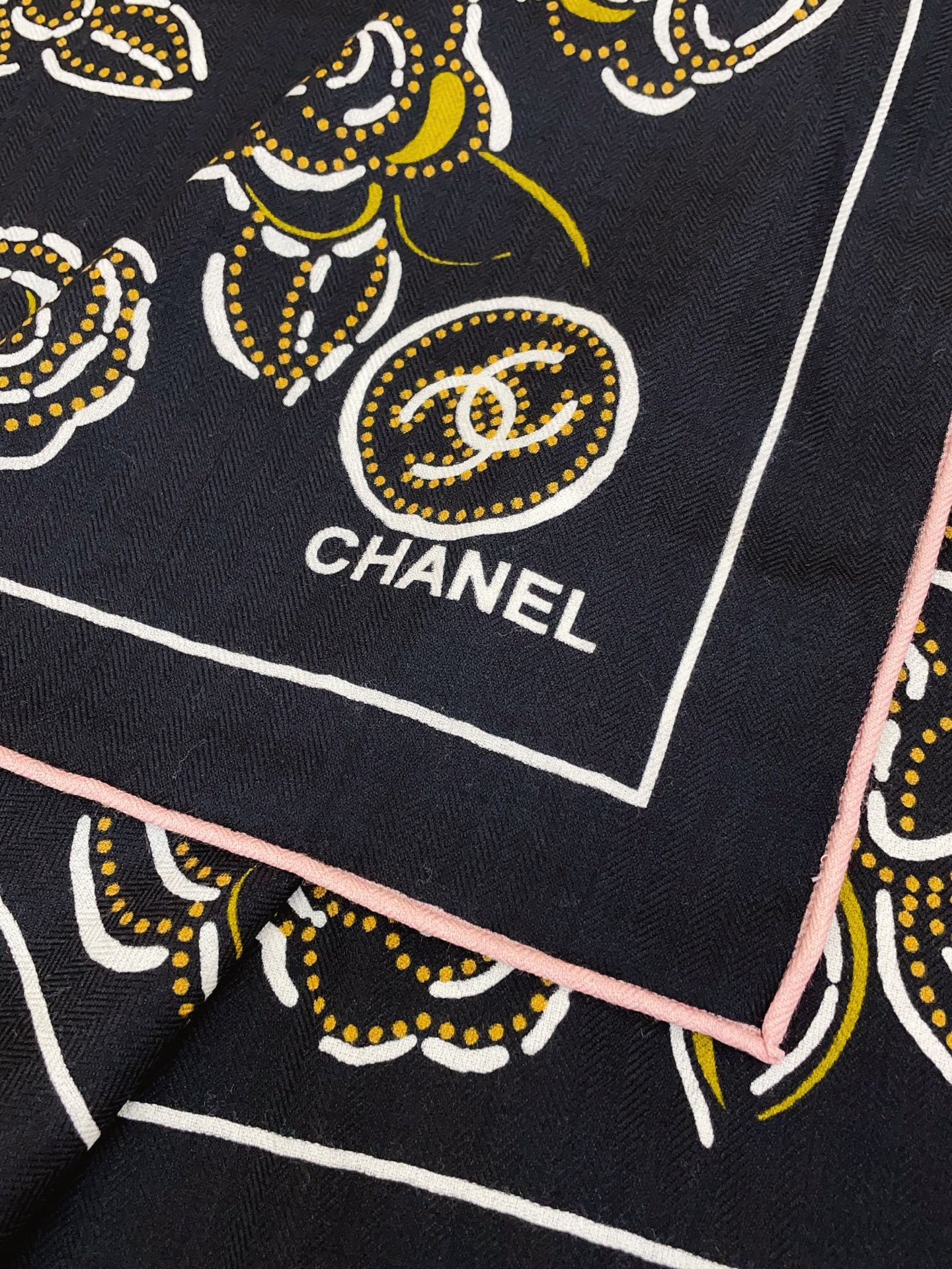 ✨✨【双面同色 丝毛款】小香 羊绒方巾‼️抢‼️VIP推荐 ‼️👍下手一定要快【高端 大爱 ‼️纯羊绒 