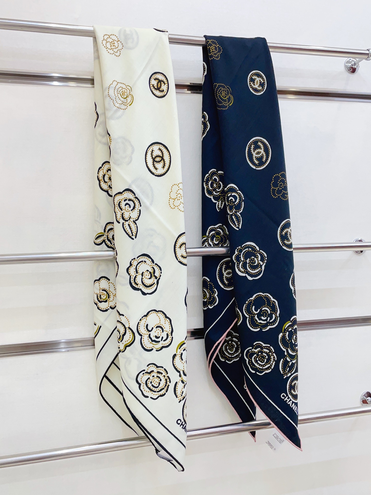 ✨✨【双面同色 丝毛款】小香 羊绒方巾‼️抢‼️VIP推荐 ‼️👍下手一定要快【高端 大爱 ‼️纯羊绒 