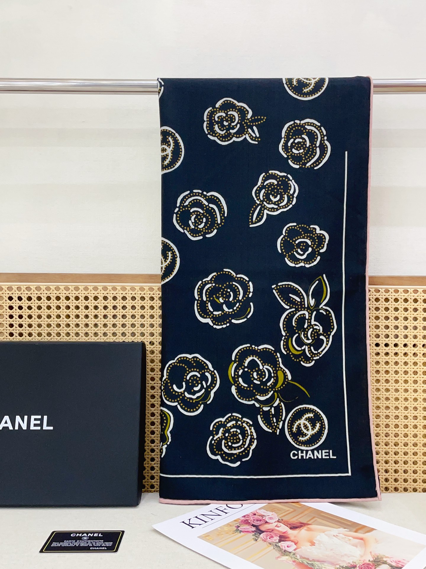 ✨✨【双面同色 丝毛款】小香 羊绒方巾‼️抢‼️VIP推荐 ‼️👍下手一定要快【高端 大爱 ‼️纯羊绒 