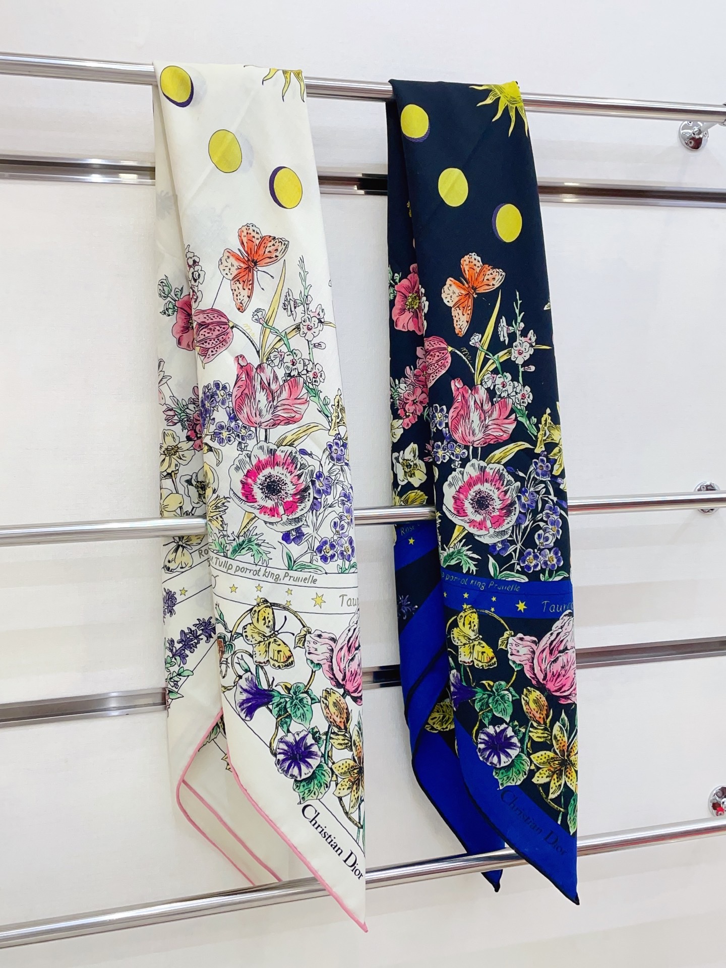 ✨✨【双面同色 丝毛款】CD家羊绒新款 买了都说好看‼️推荐💕双面同色羊绒方巾‼️D家ZG爆款🎁💟立体呈