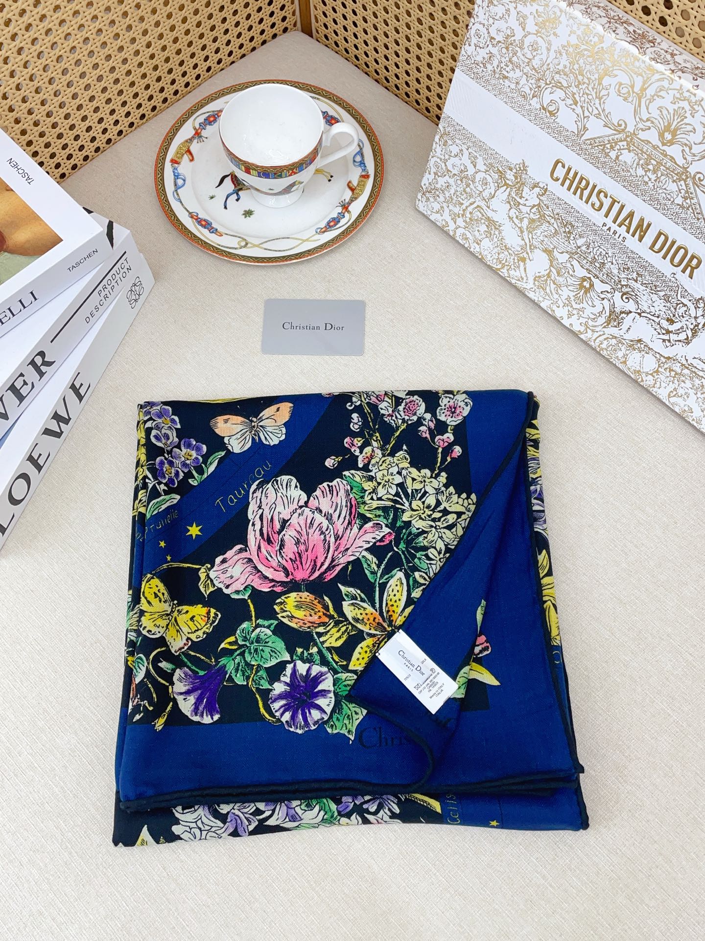 ✨✨【双面同色 丝毛款】CD家羊绒新款 买了都说好看‼️推荐💕双面同色羊绒方巾‼️D家ZG爆款🎁💟立体呈