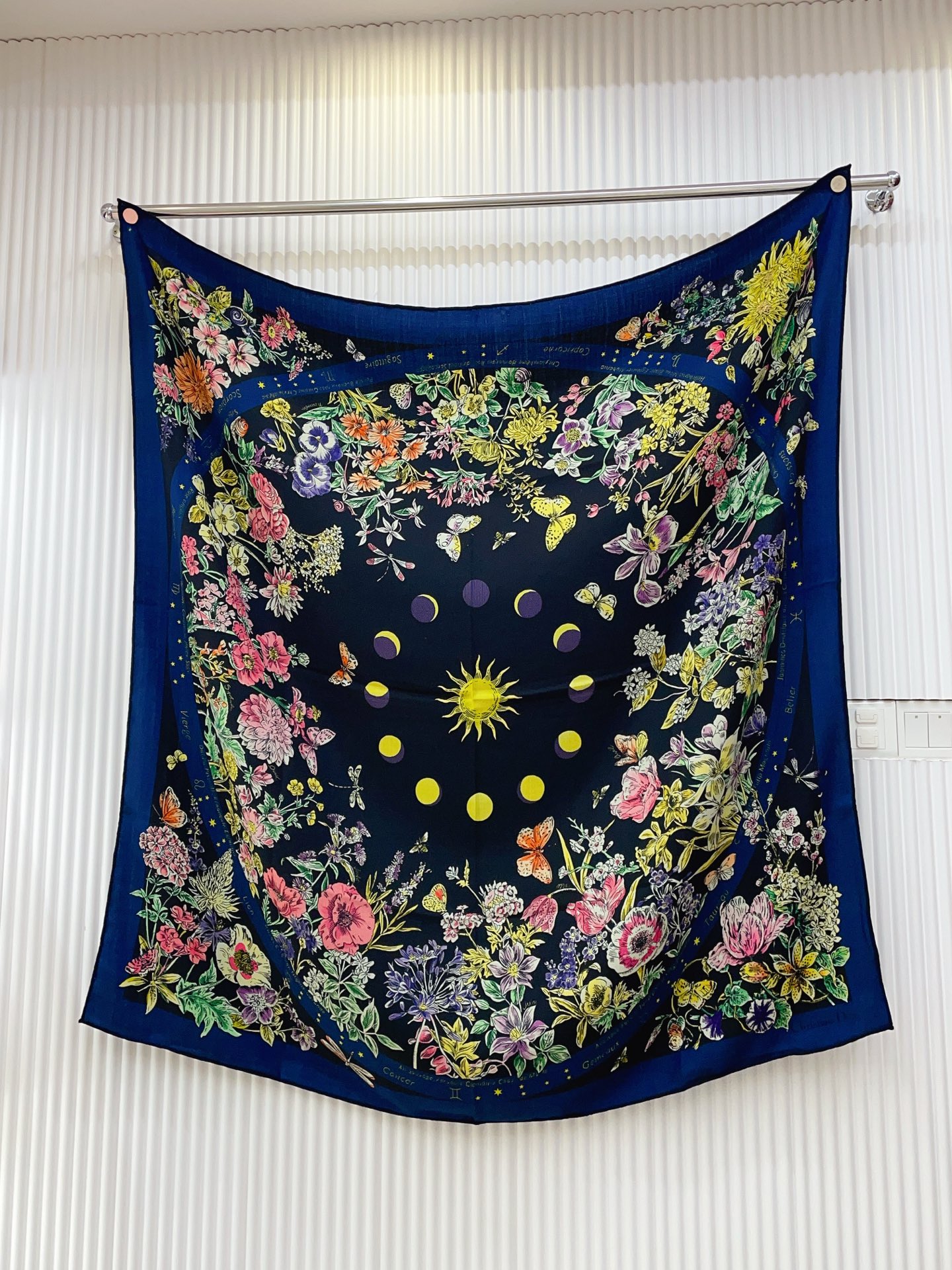 ✨✨【双面同色 丝毛款】CD家羊绒新款 买了都说好看‼️推荐💕双面同色羊绒方巾‼️D家ZG爆款🎁💟立体呈