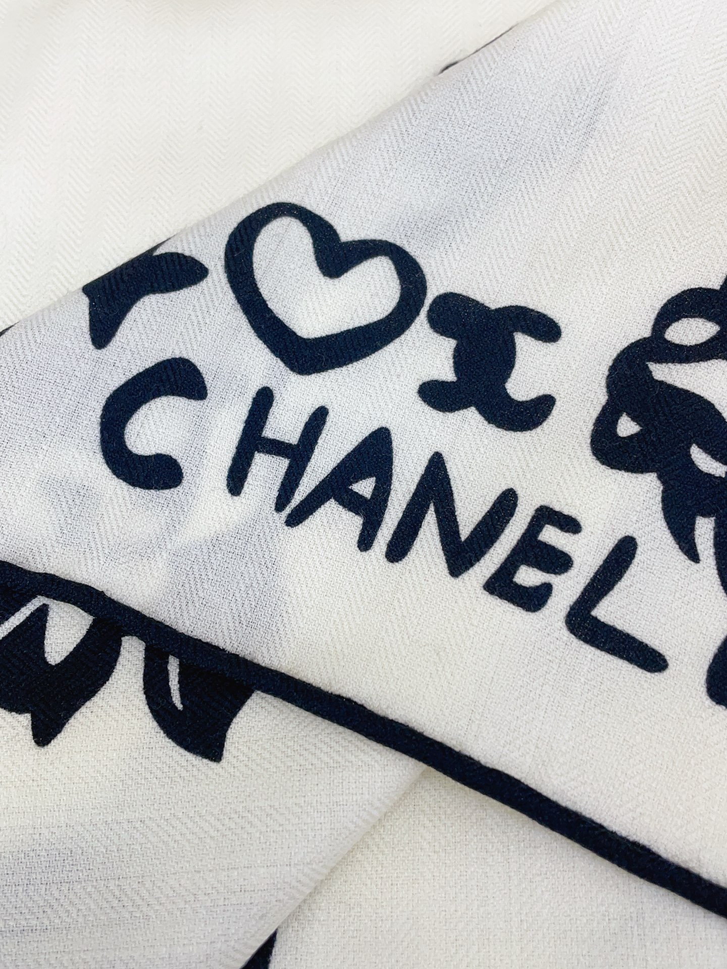 ✨✨【双面同色 丝毛款】小香 羊绒方巾‼️抢‼️VIP推荐 ‼️👍下手一定要快【高端 大爱 ‼️纯羊绒 