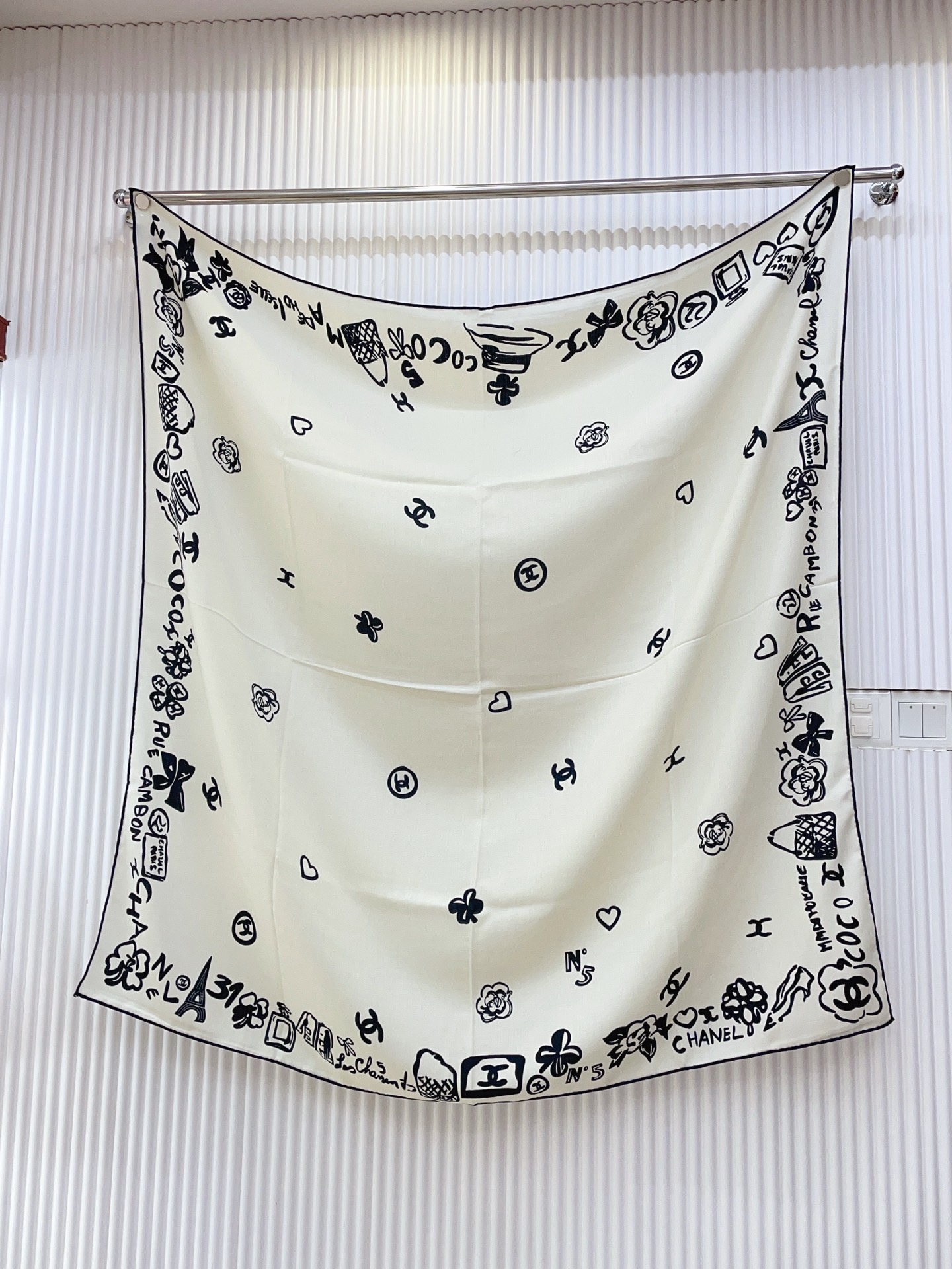 ✨✨【双面同色 丝毛款】小香 羊绒方巾‼️抢‼️VIP推荐 ‼️👍下手一定要快【高端 大爱 ‼️纯羊绒 