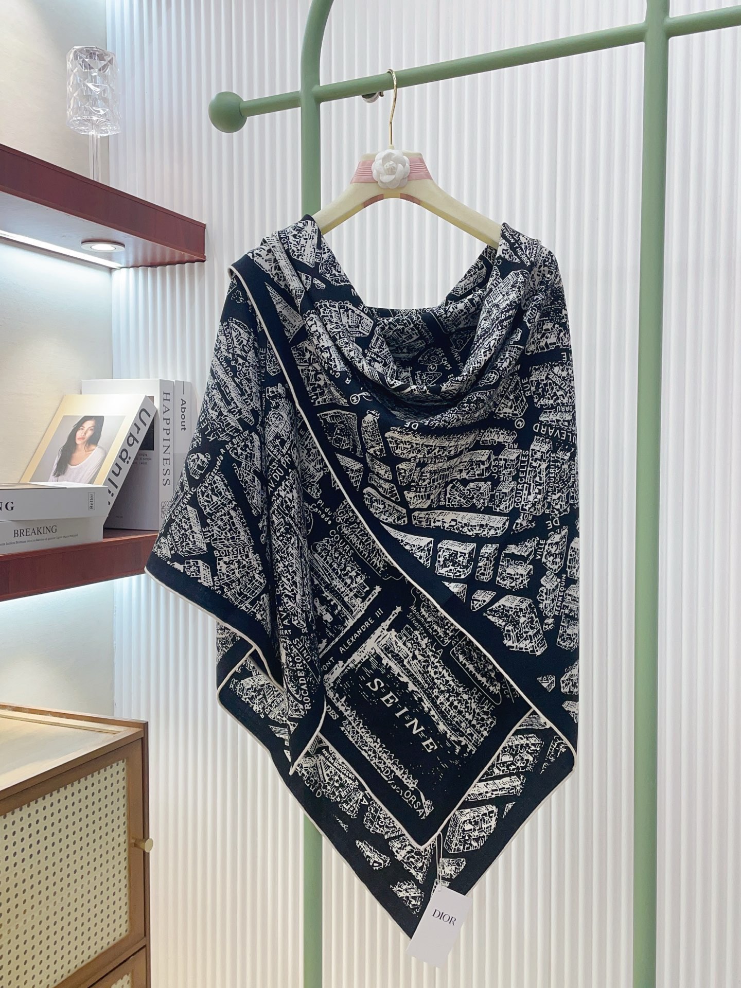 ✨✨【双面同色 丝毛款】CD家羊绒新款 买了都说好看‼️推荐💕双面同色羊绒方巾‼️D家ZG爆款🎁💟立体呈