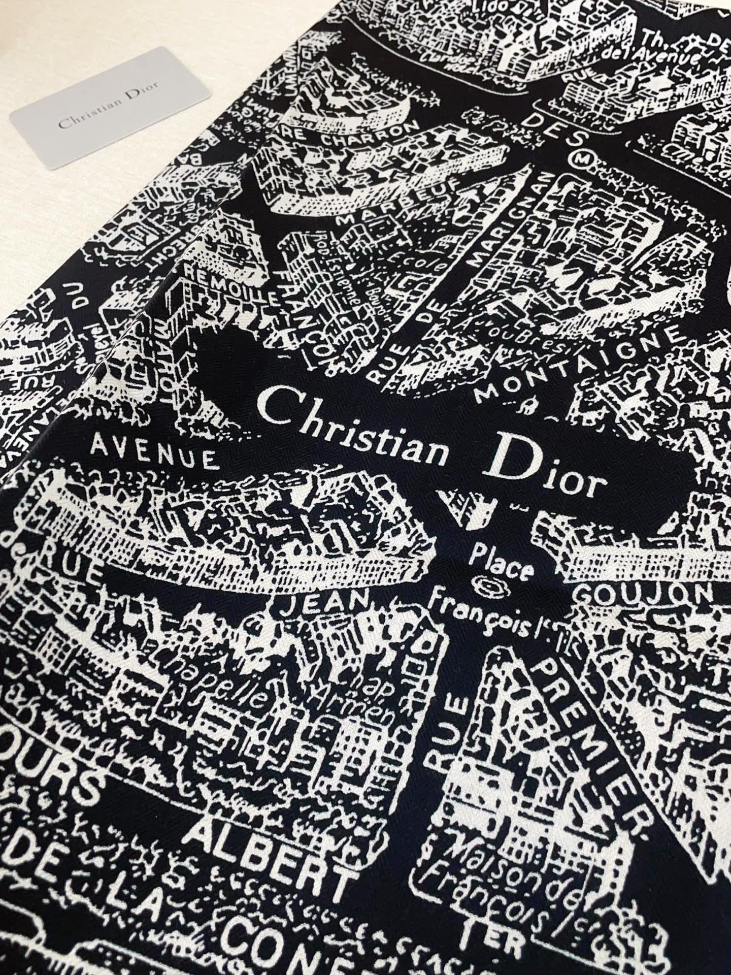 ✨✨【双面同色 丝毛款】CD家羊绒新款 买了都说好看‼️推荐💕双面同色羊绒方巾‼️D家ZG爆款🎁💟立体呈