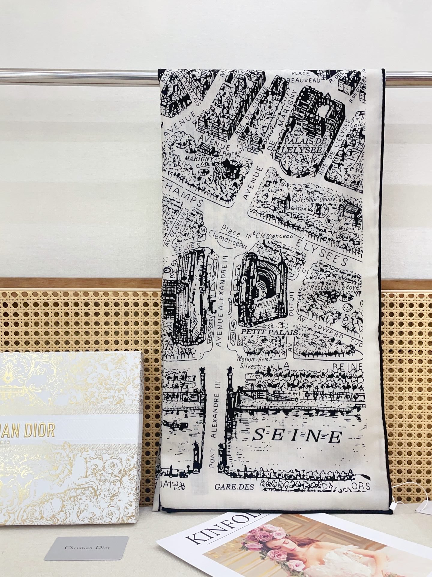 ✨✨【双面同色 丝毛款】CD家羊绒新款 买了都说好看‼️推荐💕双面同色羊绒方巾‼️D家ZG爆款🎁💟立体呈