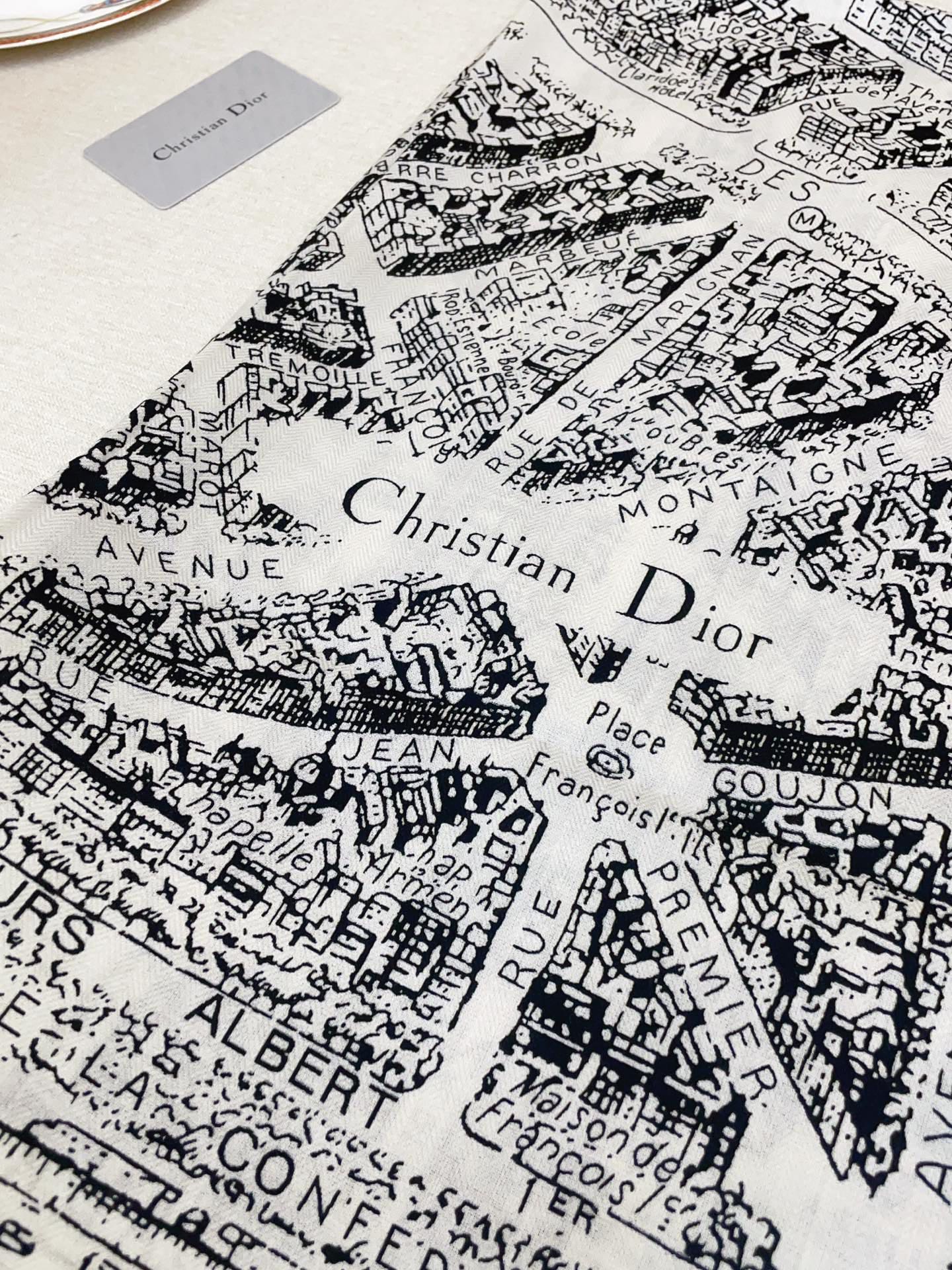 ✨✨【双面同色 丝毛款】CD家羊绒新款 买了都说好看‼️推荐💕双面同色羊绒方巾‼️D家ZG爆款🎁💟立体呈