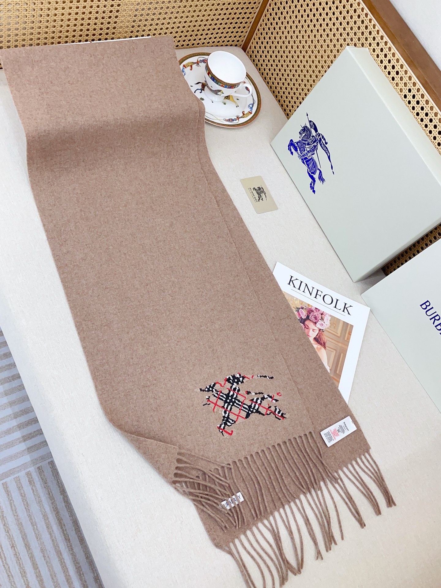 ✨✨B家新款【男女围巾】怒赞自留，难得的高端货！家属福利！非常正的围巾~面料大爱，非常柔软细腻舒服，纯色