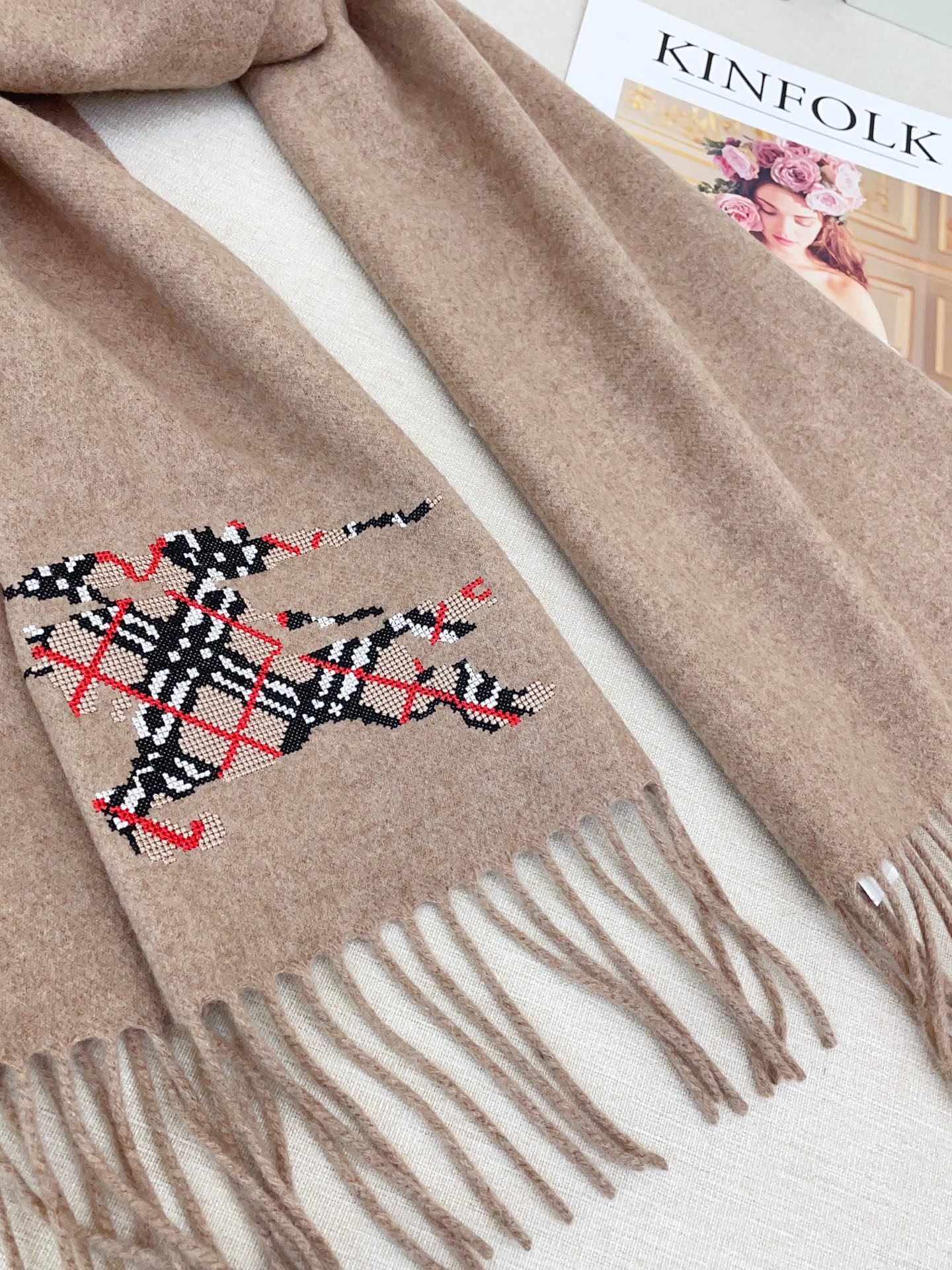 ✨✨B家新款【男女围巾】怒赞自留，难得的高端货！家属福利！非常正的围巾~面料大爱，非常柔软细腻舒服，纯色