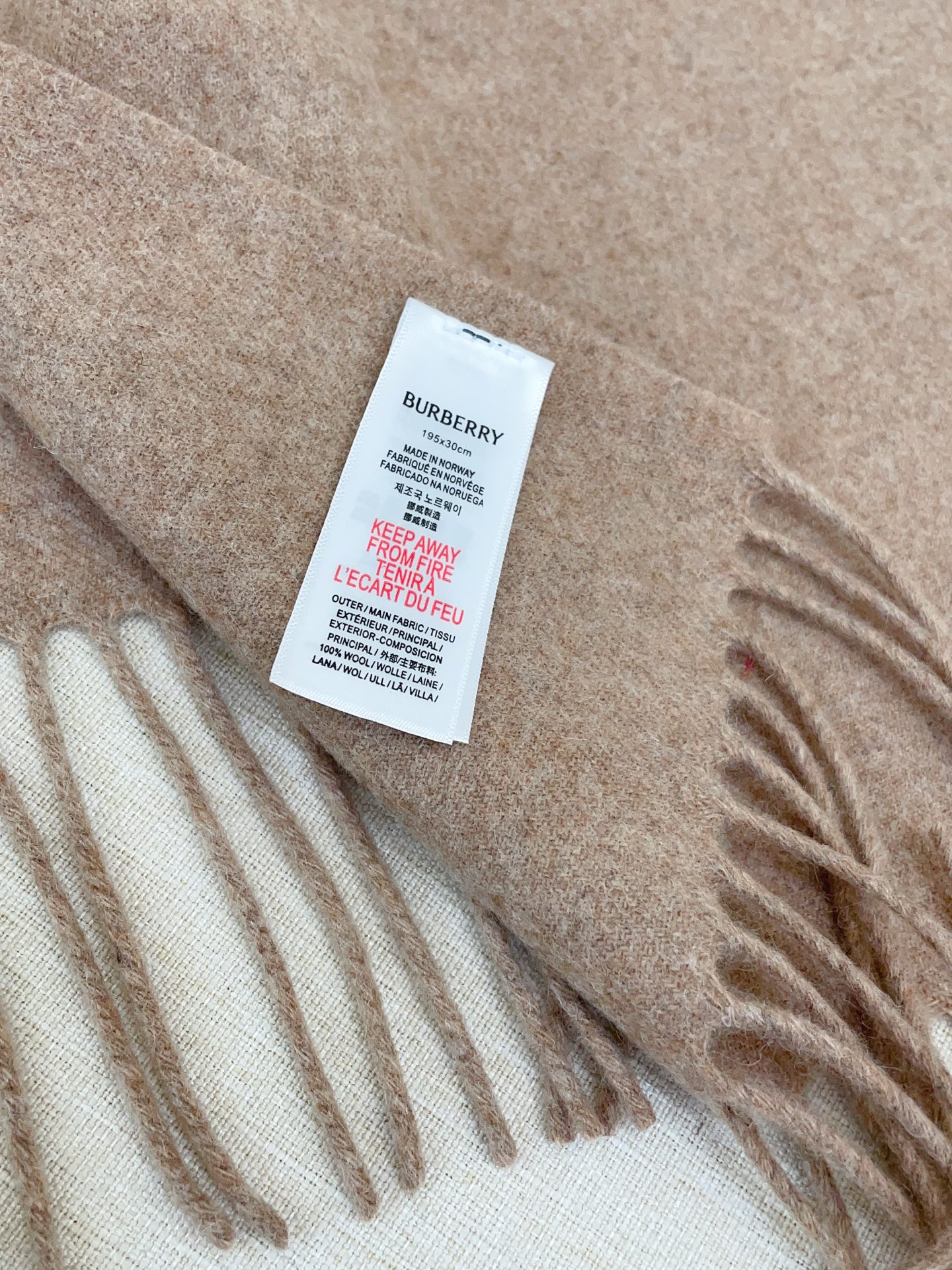 ✨✨B家新款【男女围巾】怒赞自留，难得的高端货！家属福利！非常正的围巾~面料大爱，非常柔软细腻舒服，纯色