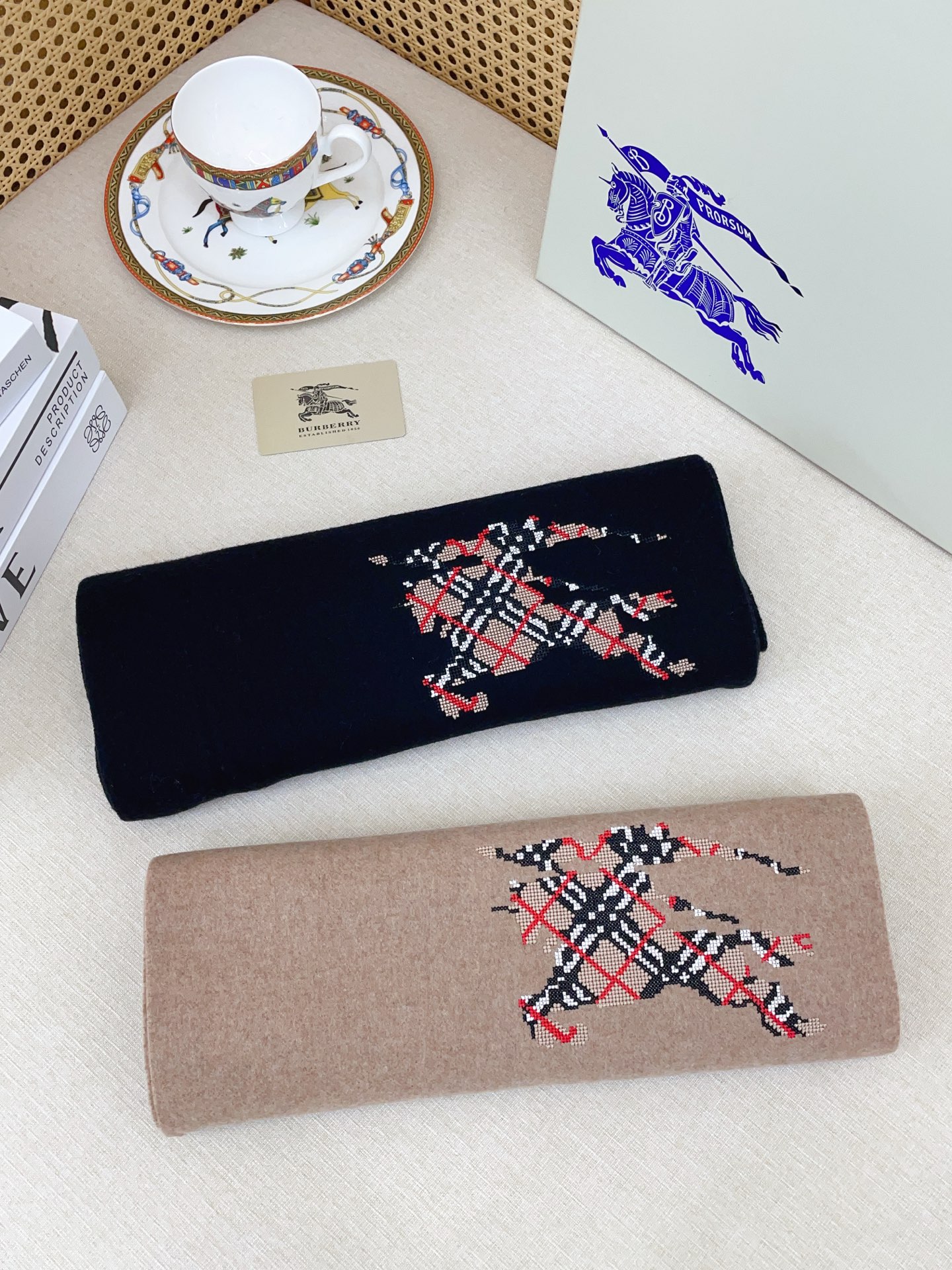 ✨✨B家新款【男女围巾】怒赞自留，难得的高端货！家属福利！非常正的围巾~面料大爱，非常柔软细腻舒服，纯色