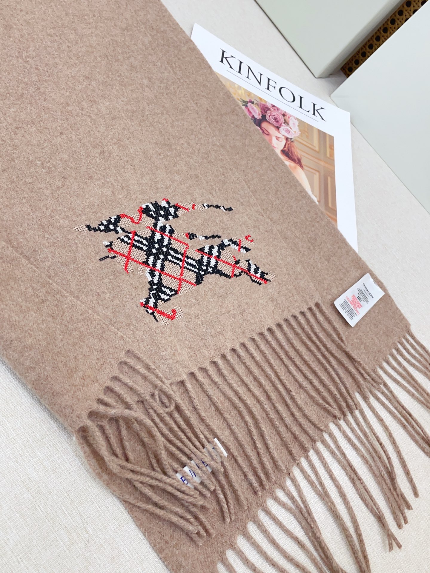 ✨✨B家新款【男女围巾】怒赞自留，难得的高端货！家属福利！非常正的围巾~面料大爱，非常柔软细腻舒服，纯色