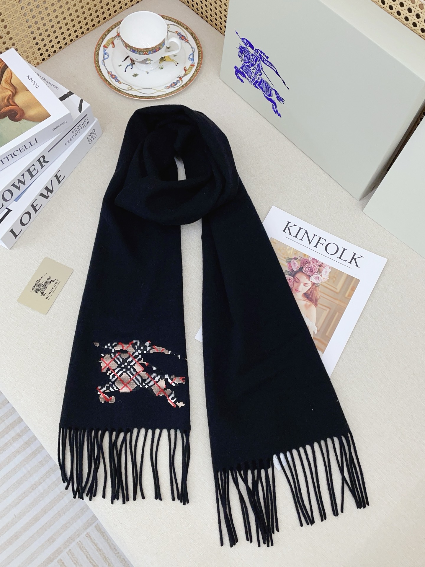 ✨✨B家新款【男女围巾】怒赞自留，难得的高端货！家属福利！非常正的围巾~面料大爱，非常柔软细腻舒服，纯色