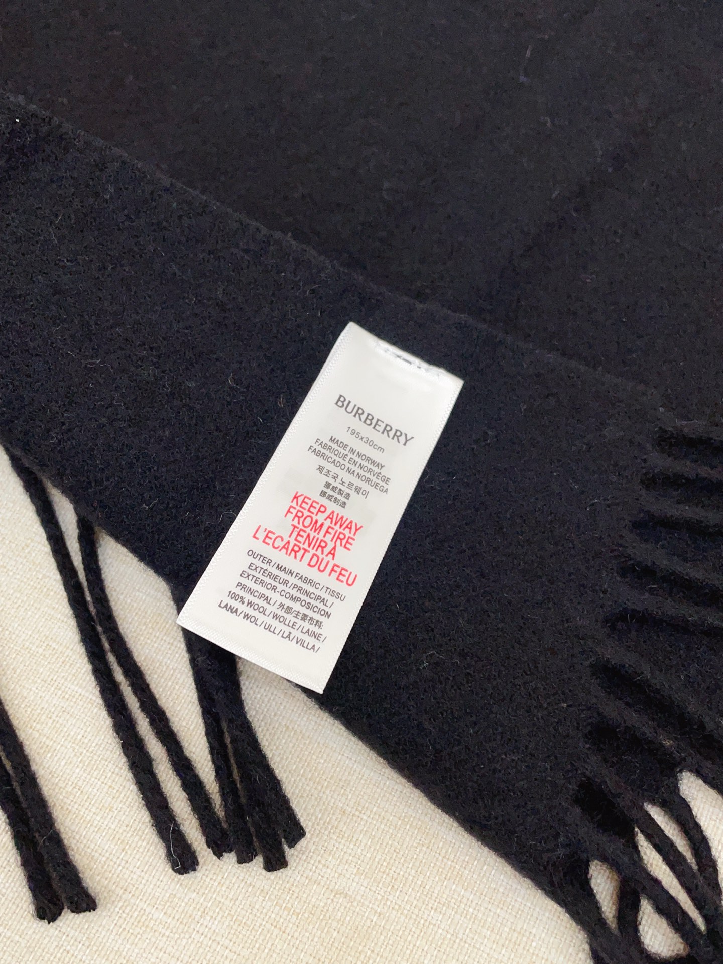 ✨✨B家新款【男女围巾】怒赞自留，难得的高端货！家属福利！非常正的围巾~面料大爱，非常柔软细腻舒服，纯色