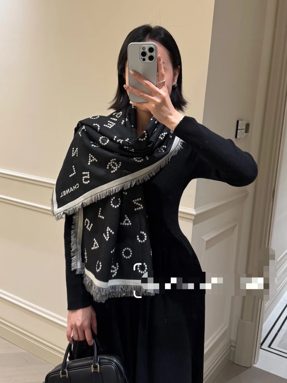 ✨✨【双面异色 丝毛款】小香 羊绒方巾‼️抢‼️VIP推荐 ‼️👍下手一定要快【高端 大爱 ‼️婴儿触感