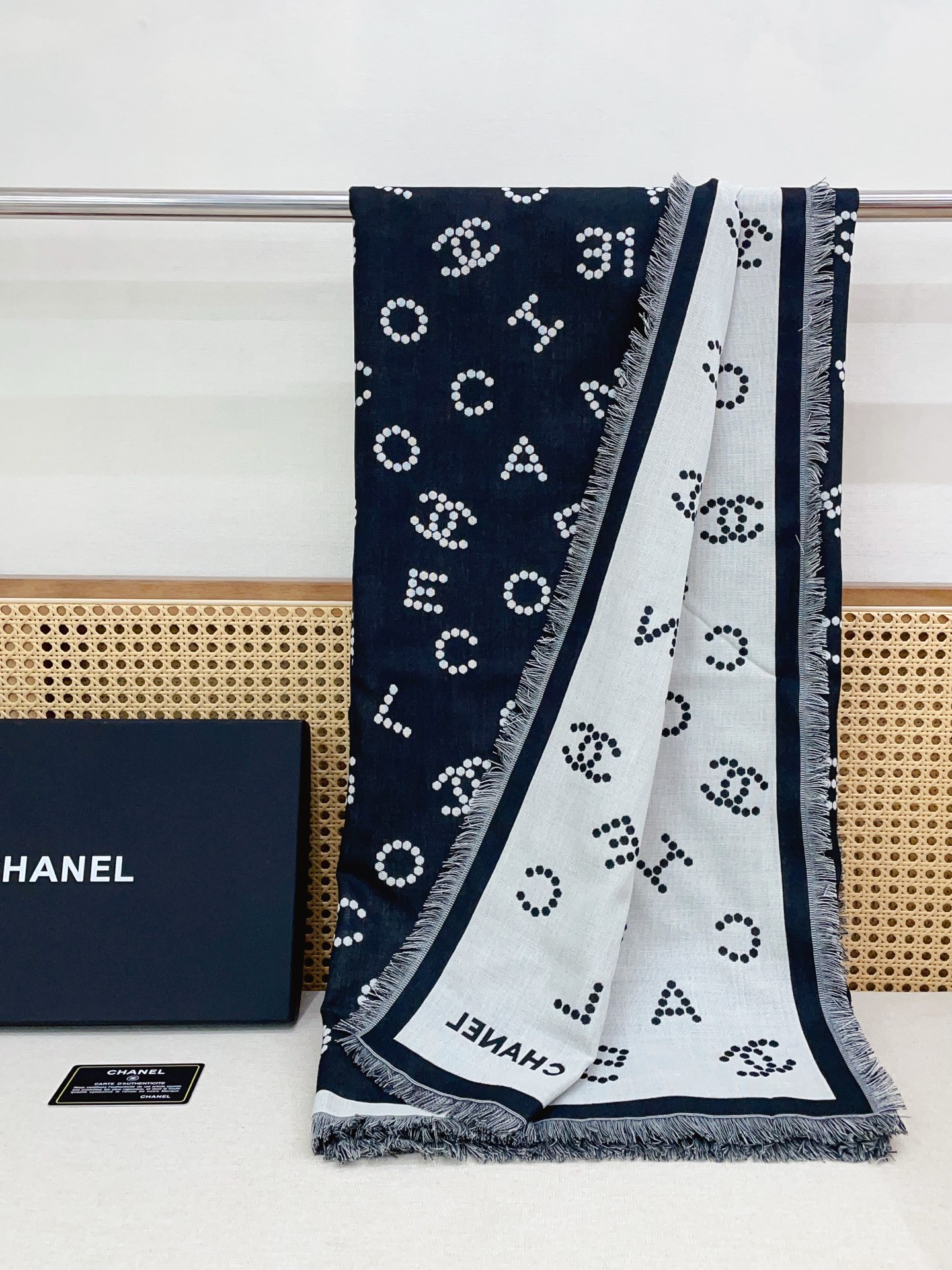 ✨✨【双面异色 丝毛款】小香 羊绒方巾‼️抢‼️VIP推荐 ‼️👍下手一定要快【高端 大爱 ‼️婴儿触感