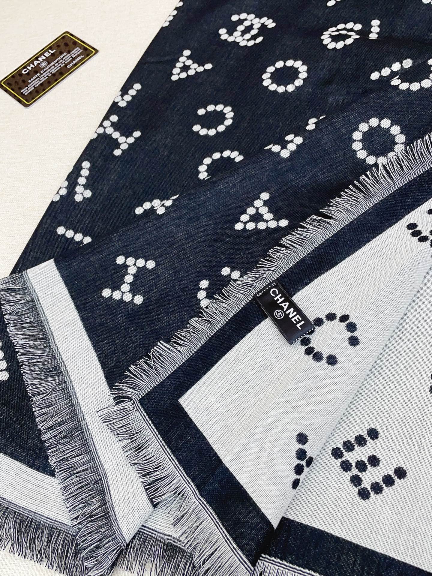 ✨✨【双面异色 丝毛款】小香 羊绒方巾‼️抢‼️VIP推荐 ‼️👍下手一定要快【高端 大爱 ‼️婴儿触感