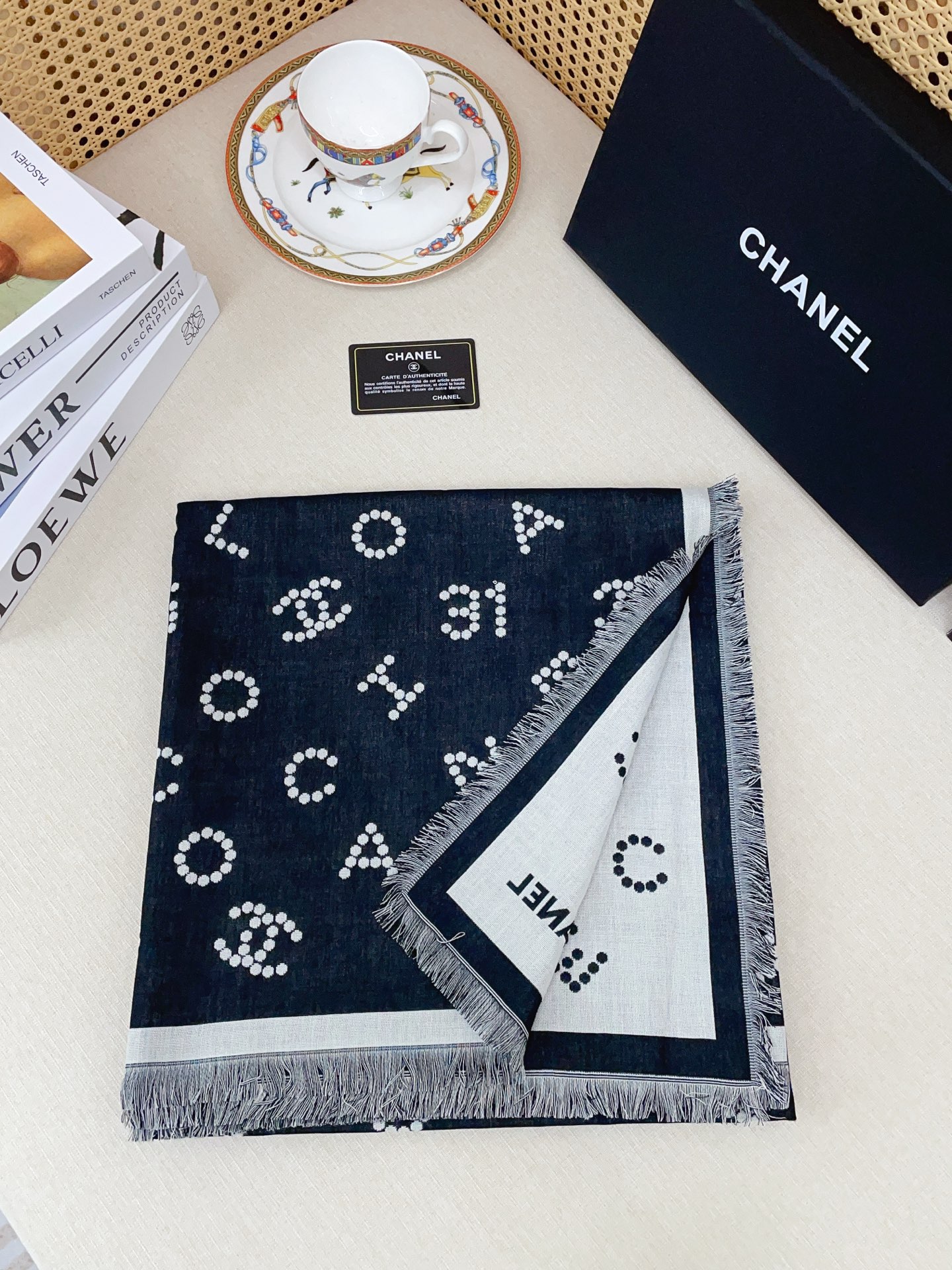 ✨✨【双面异色 丝毛款】小香 羊绒方巾‼️抢‼️VIP推荐 ‼️👍下手一定要快【高端 大爱 ‼️婴儿触感