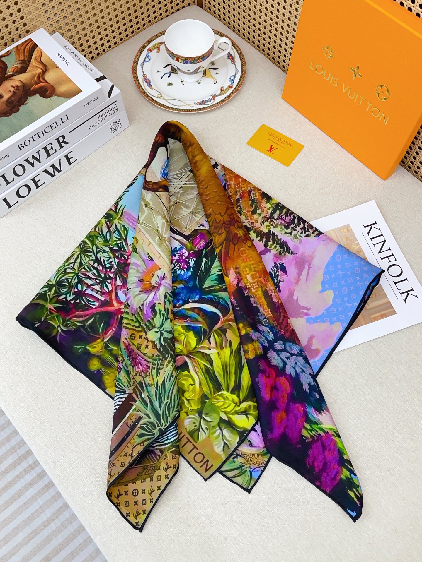 ✨✨【18姆米 双面同色】上身效果疯狂的喜欢❗️专柜也是刚刚上架的，L*最最新款~非常有看头，L的这类元