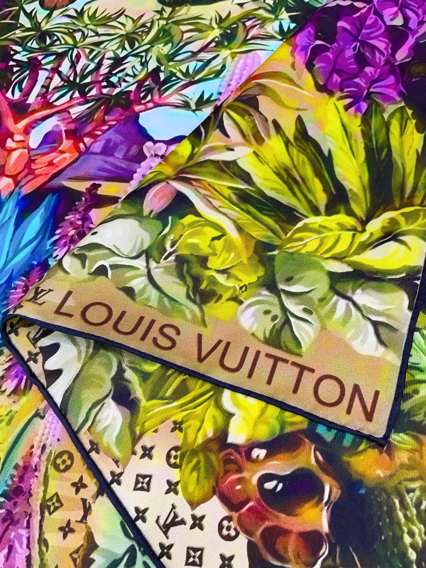 ✨✨【18姆米 双面同色】上身效果疯狂的喜欢❗️专柜也是刚刚上架的，L*最最新款~非常有看头，L的这类元