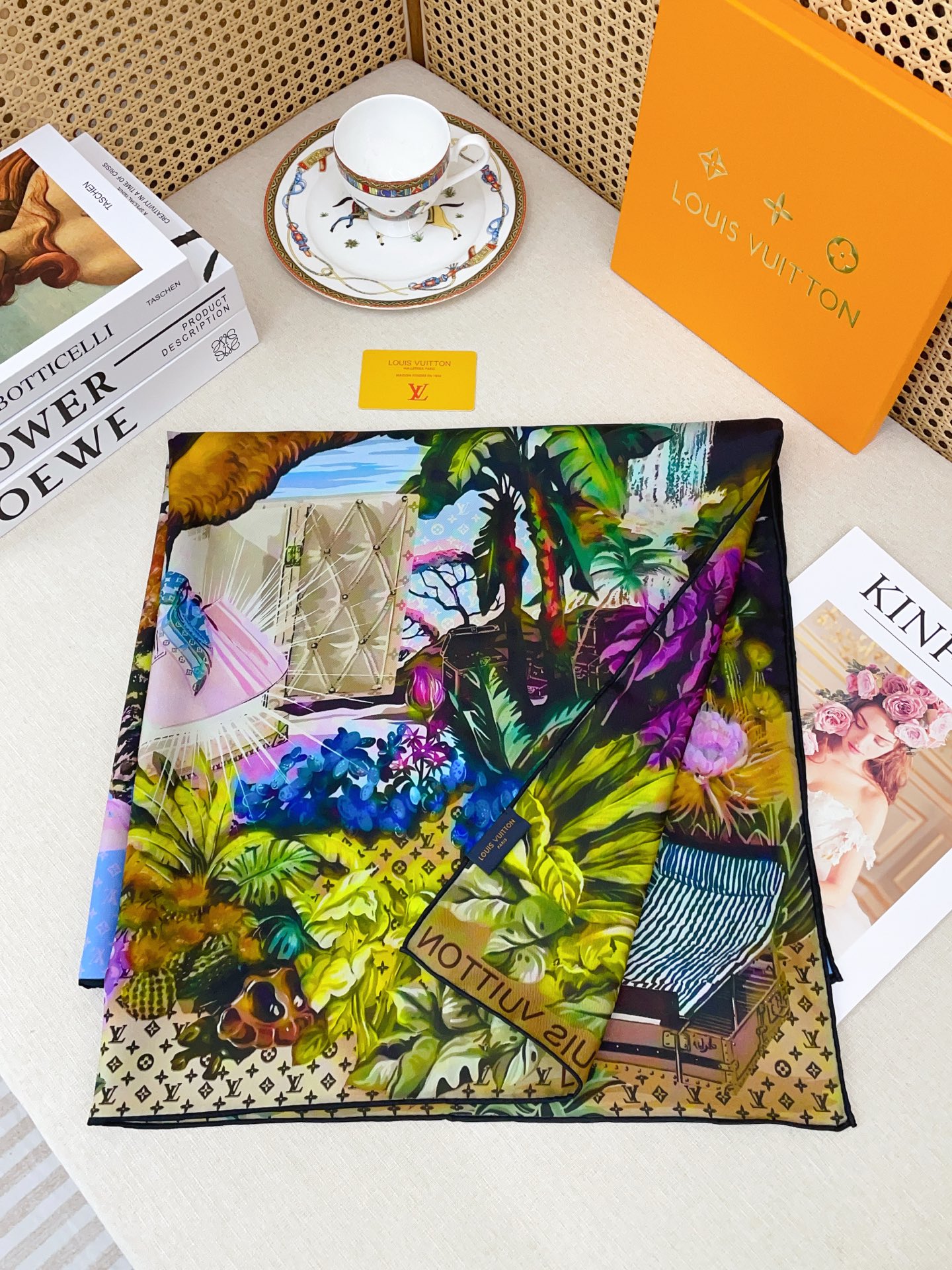 ✨✨【18姆米 双面同色】上身效果疯狂的喜欢❗️专柜也是刚刚上架的，L*最最新款~非常有看头，L的这类元