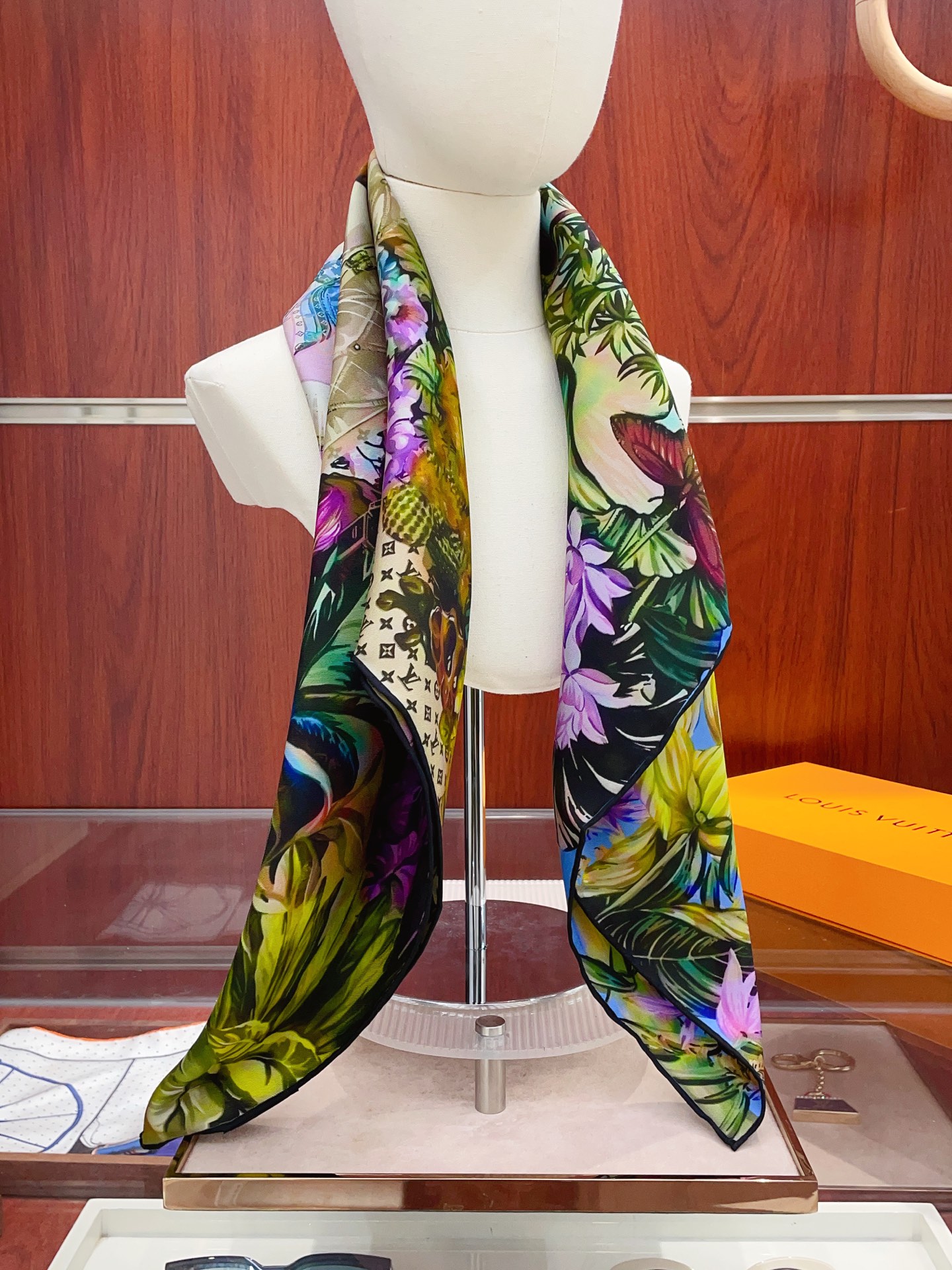 ✨✨【18姆米 双面同色】上身效果疯狂的喜欢❗️专柜也是刚刚上架的，L*最最新款~非常有看头，L的这类元