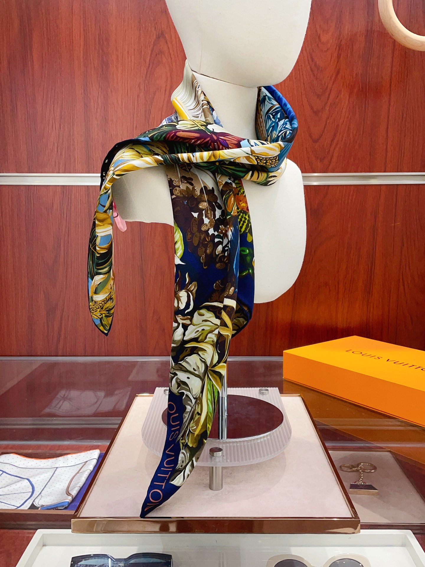 ✨✨【18姆米 双面同色】上身效果疯狂的喜欢❗️专柜也是刚刚上架的，L*最最新款~非常有看头，L的这类元