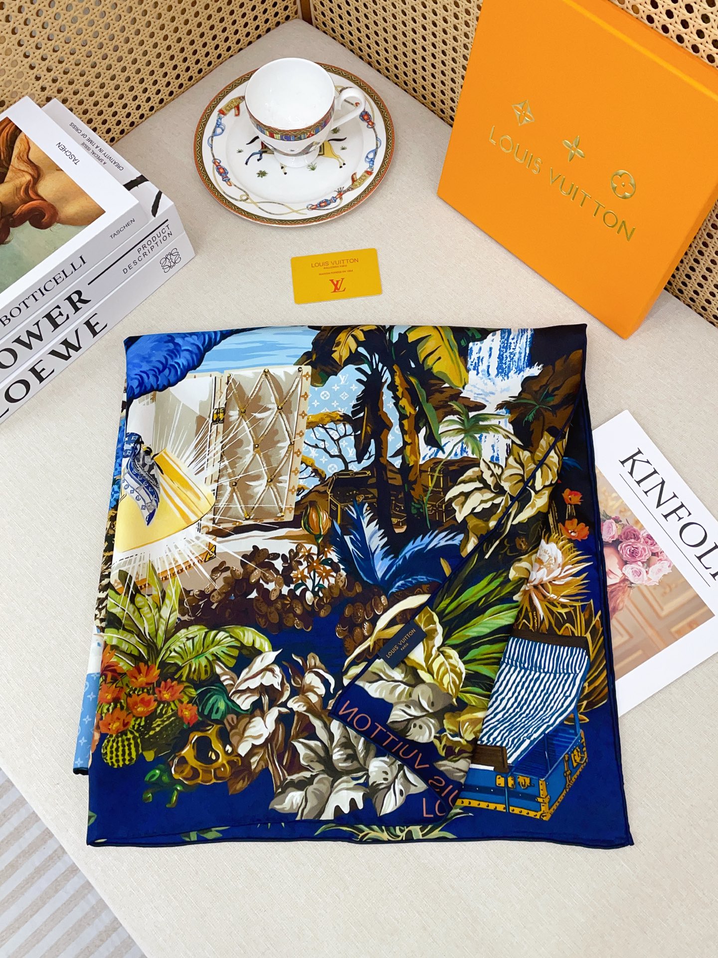 ✨✨【18姆米 双面同色】上身效果疯狂的喜欢❗️专柜也是刚刚上架的，L*最最新款~非常有看头，L的这类元