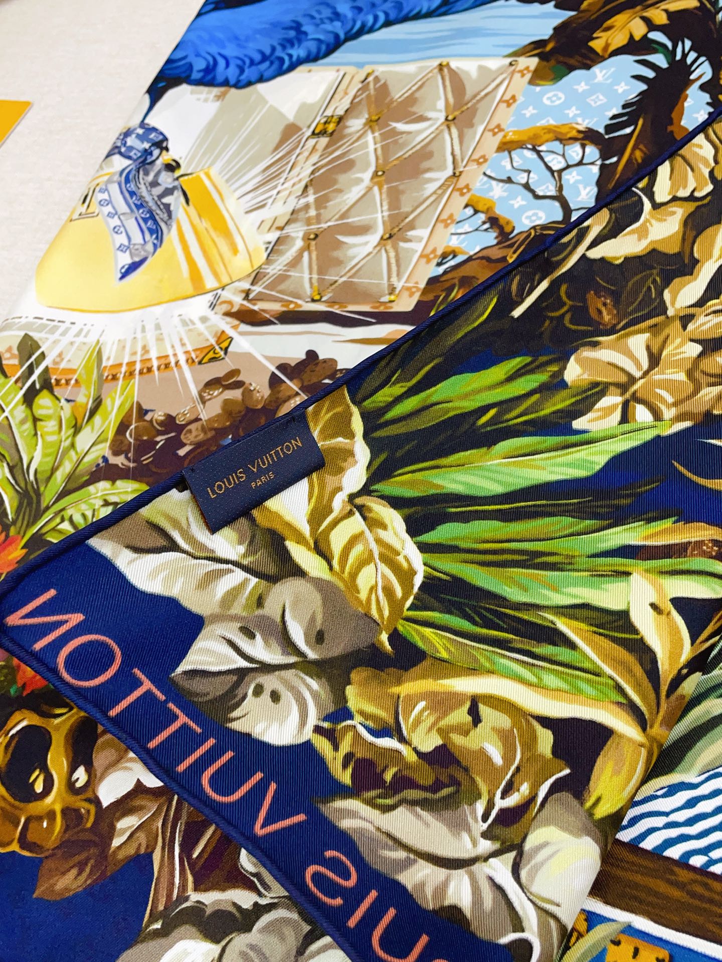 ✨✨【18姆米 双面同色】上身效果疯狂的喜欢❗️专柜也是刚刚上架的，L*最最新款~非常有看头，L的这类元