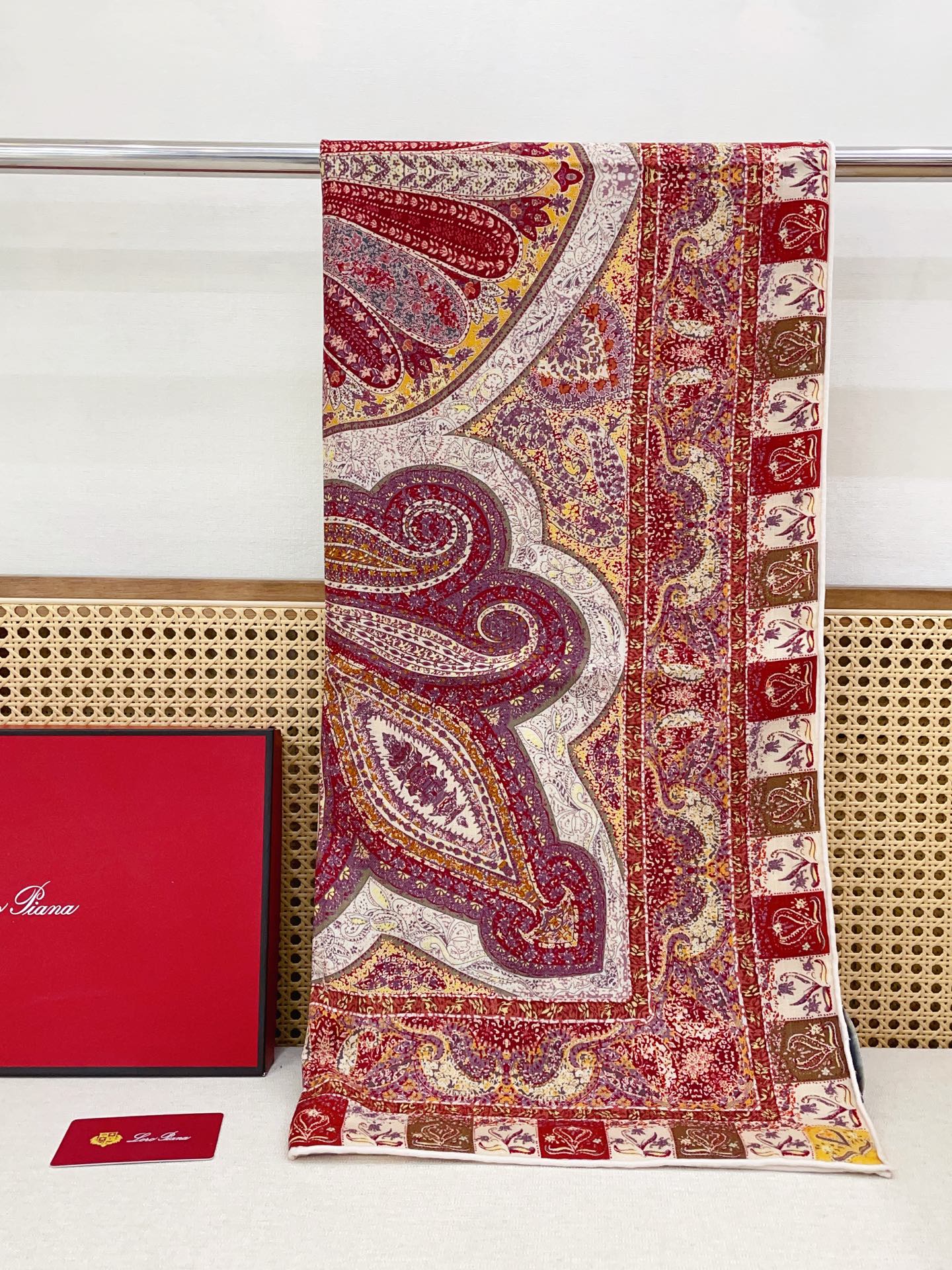 ✨✨低调高奢❗️无论在哪种场合，都能变得高雅有品，超有品味的单品❗️极品精英高手级别的时髦感围巾❗️这款