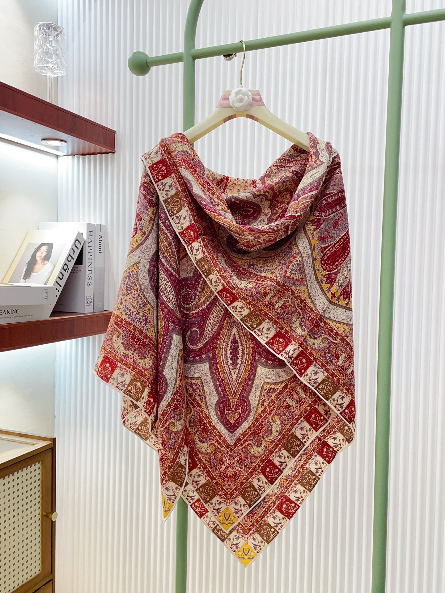 ✨✨低调高奢❗️无论在哪种场合，都能变得高雅有品，超有品味的单品❗️极品精英高手级别的时髦感围巾❗️这款