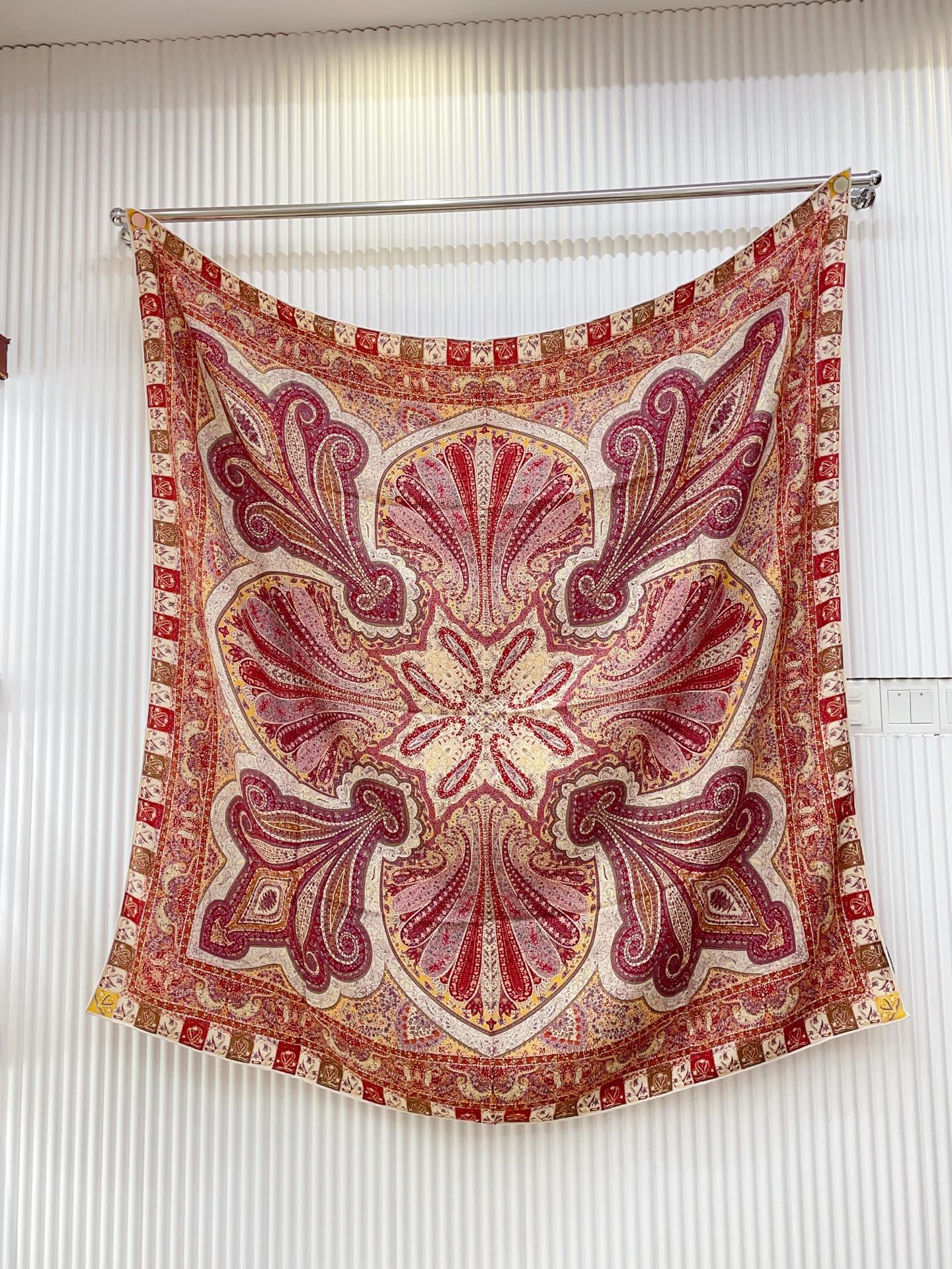 ✨✨低调高奢❗️无论在哪种场合，都能变得高雅有品，超有品味的单品❗️极品精英高手级别的时髦感围巾❗️这款